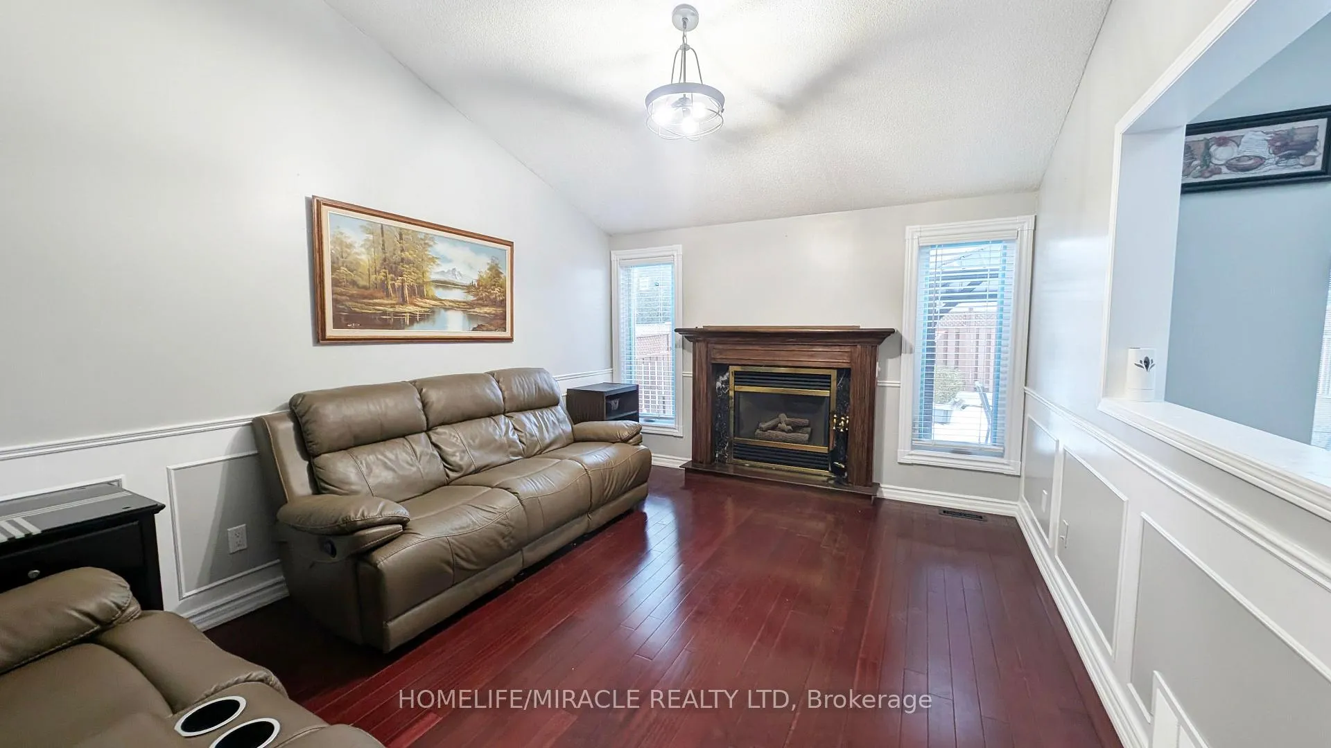 Photo 3 of Unit upper, 51 Rocky Mountain Crescent, Brampton, Sandringham-Wellington — HOMEH