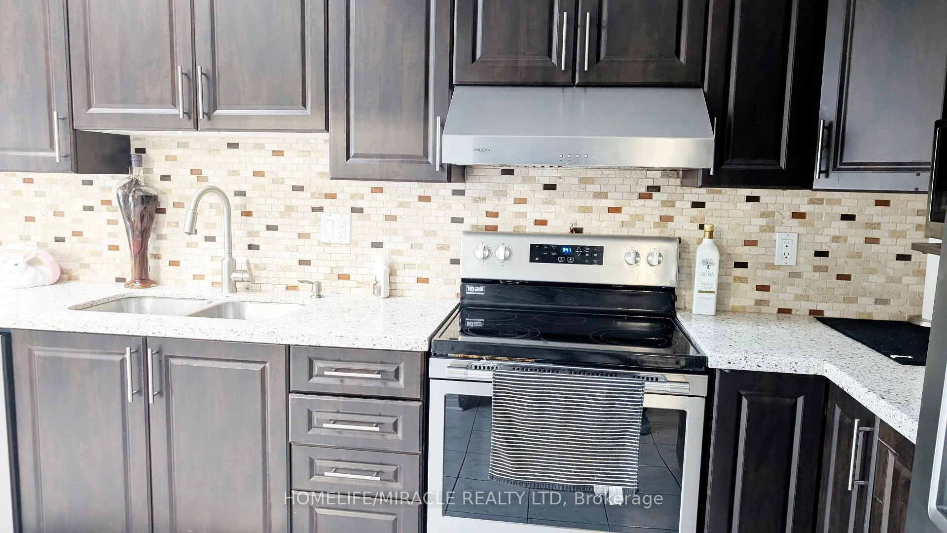 Photo 5 of Unit upper, 51 Rocky Mountain Crescent, Brampton, Sandringham-Wellington — HOMEH