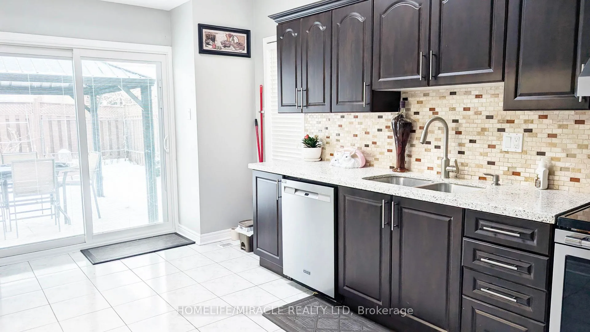 Photo 6 of Unit upper, 51 Rocky Mountain Crescent, Brampton, Sandringham-Wellington — HOMEH
