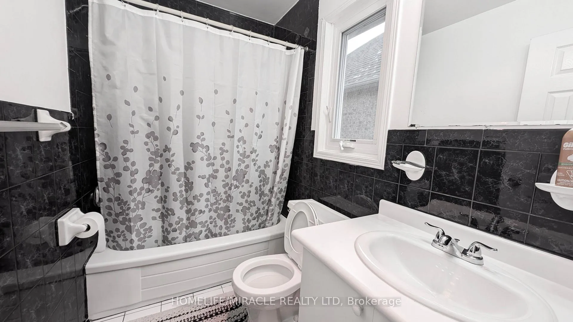 Photo 11 of Unit upper, 51 Rocky Mountain Crescent, Brampton, Sandringham-Wellington — HOMEH
