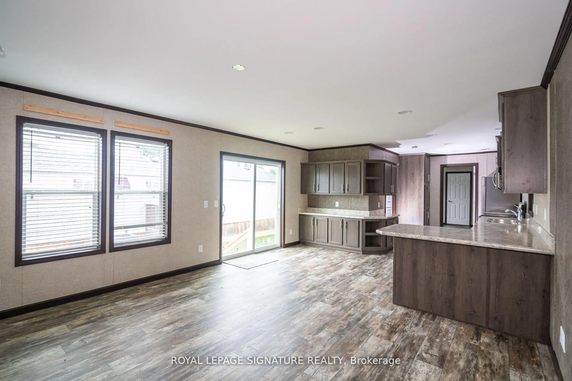 Photo 3 of 142 Regency Drive, Chatham-Kent, Chatham — HOMEH