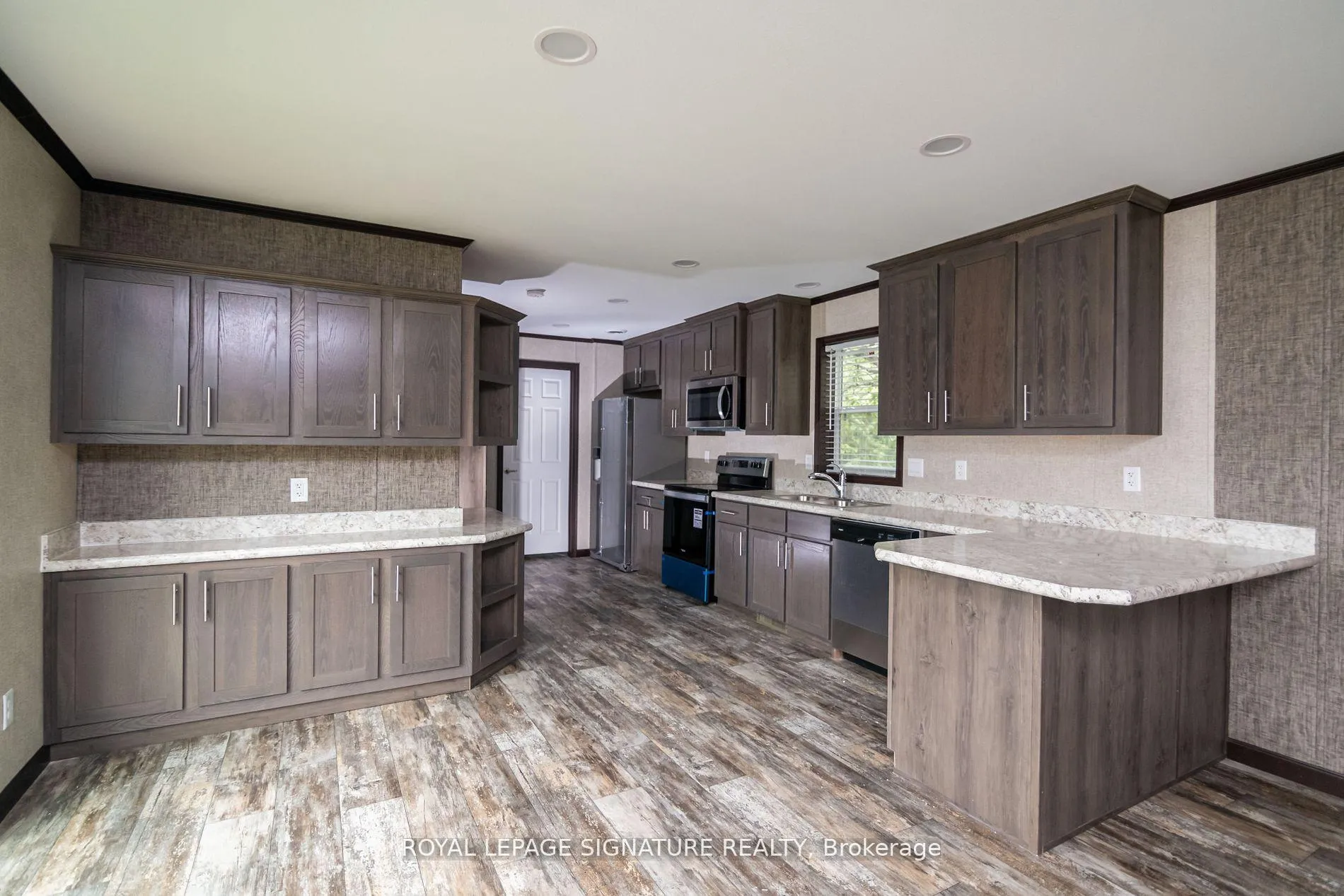 Photo 4 of 142 Regency Drive, Chatham-Kent, Chatham — HOMEH