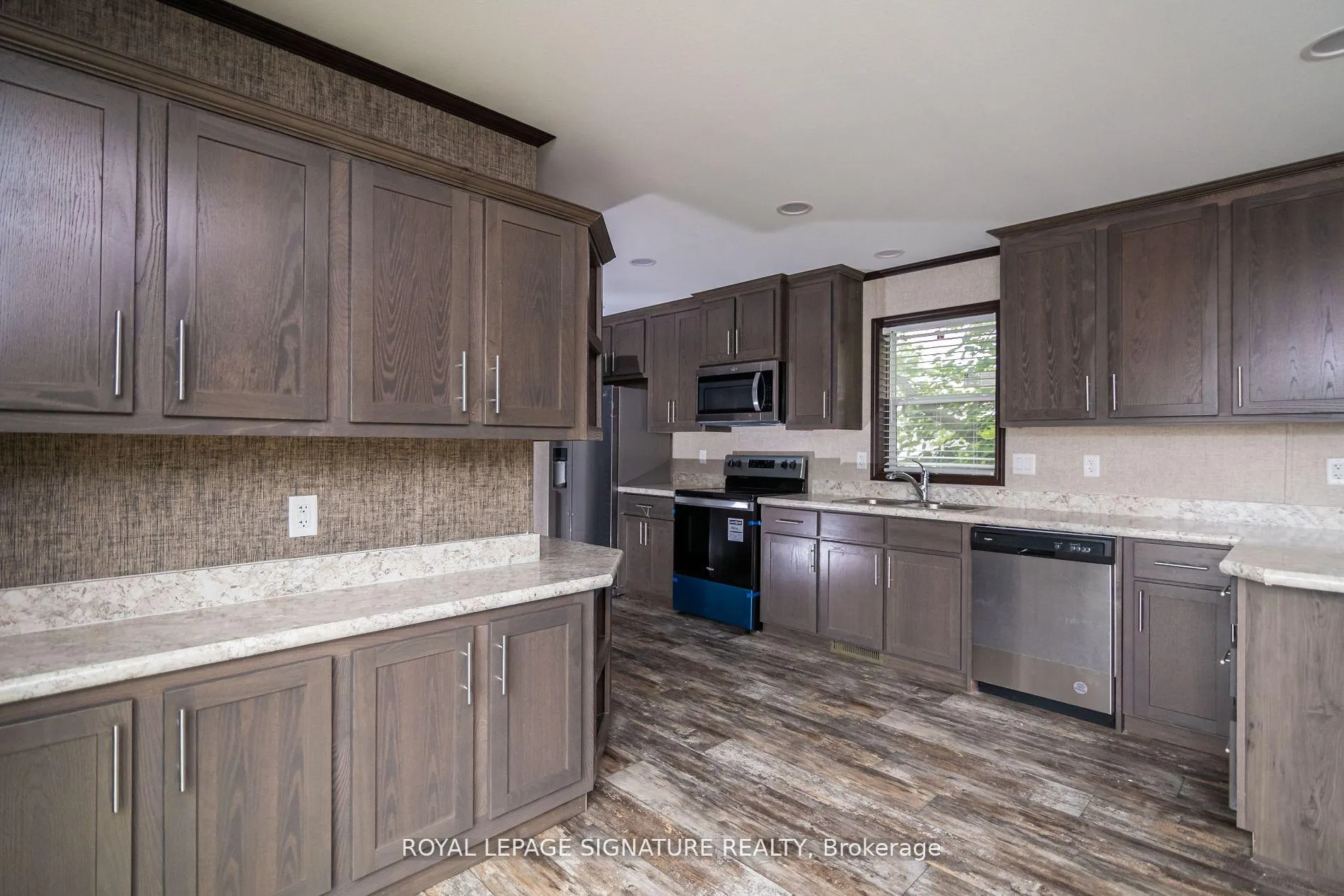 Photo 5 of 142 Regency Drive, Chatham-Kent, Chatham — HOMEH
