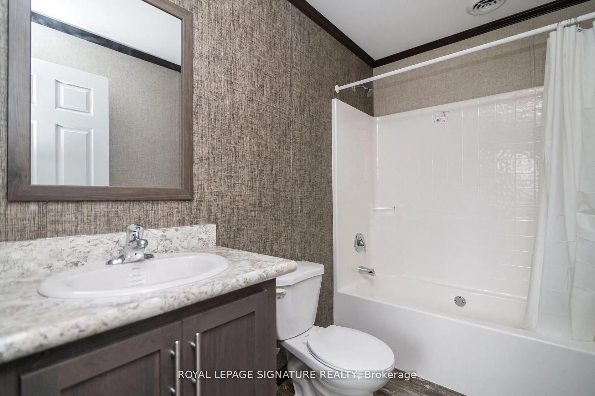 Photo 13 of 142 Regency Drive, Chatham-Kent, Chatham — HOMEH