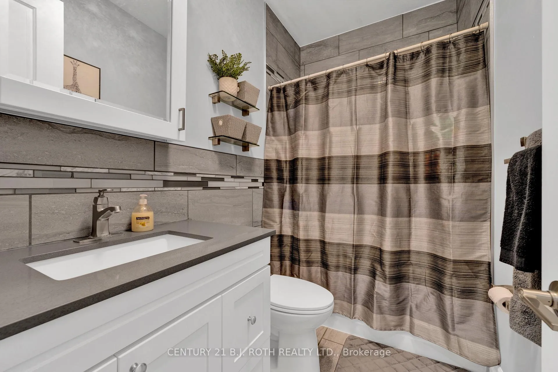 Photo 19 of 2775 Triple Bay Road, Tay, Rural Tay — HOMEH