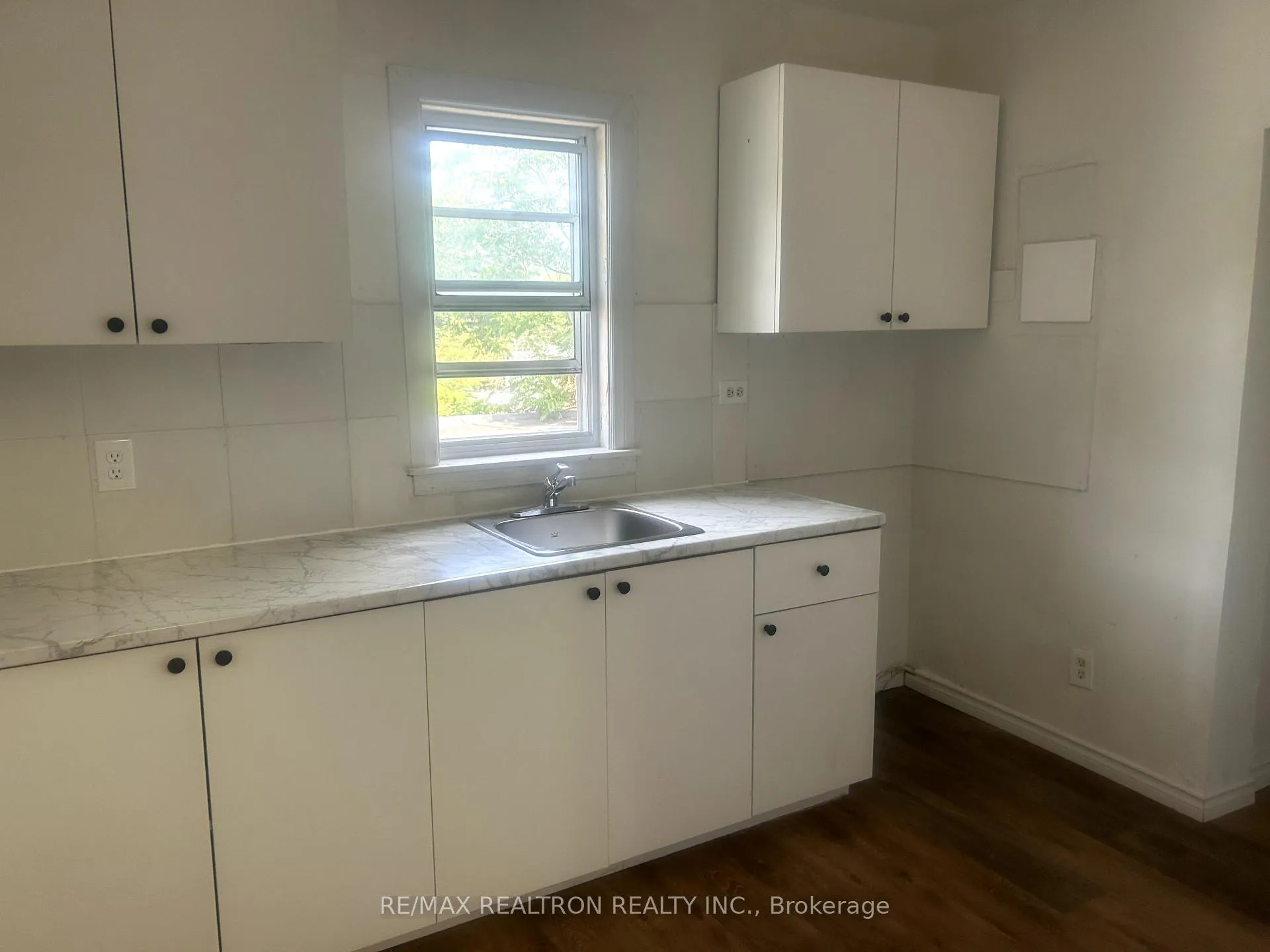 Photo 3 of Unit 5, 1299 Gerrard Street E, Toronto, Greenwood-Coxwell — HOMEH