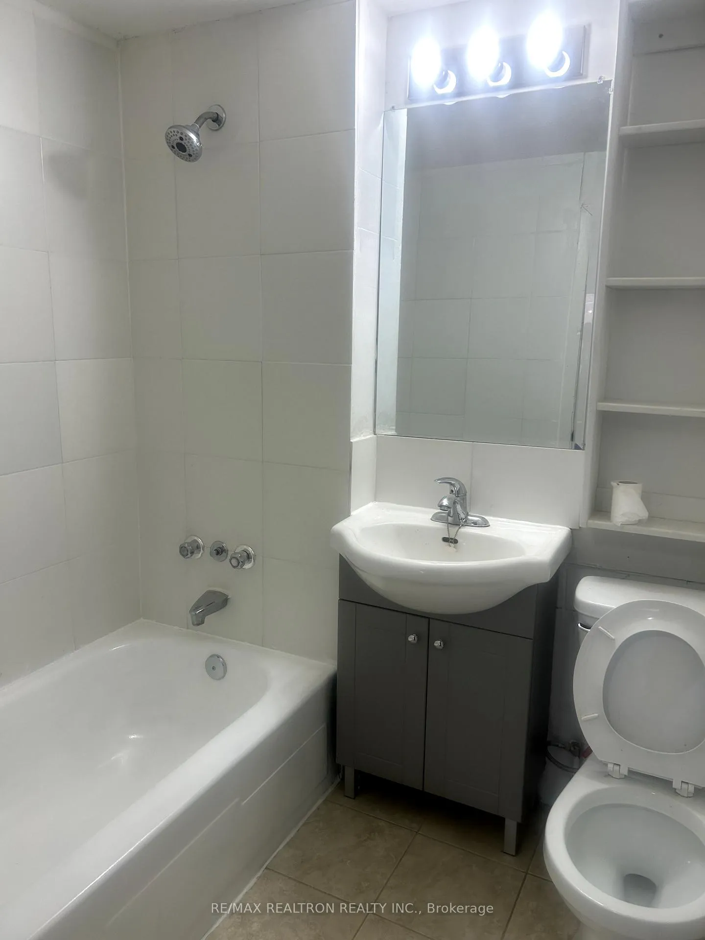 Photo 4 of Unit 5, 1299 Gerrard Street E, Toronto, Greenwood-Coxwell — HOMEH