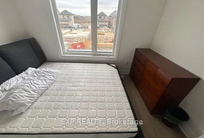 Photo 2 of Unit Room 1, 21 Jack Carson Drive, Markham, Cornell — HOMEH