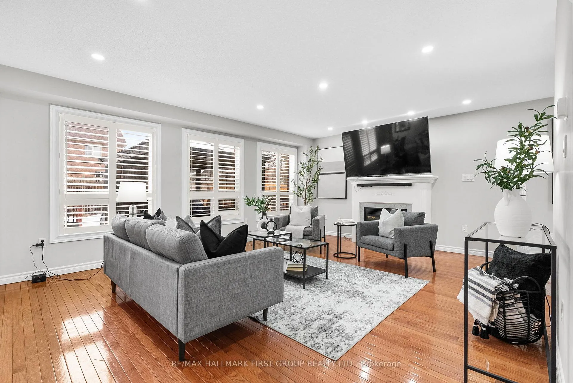 Photo 4 of 574 Clearsky Avenue, Oshawa, Taunton — HOMEH