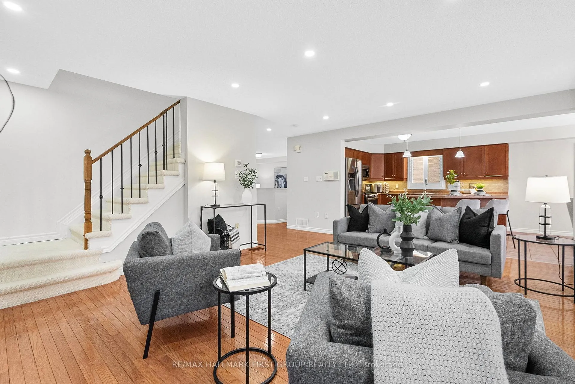 Photo 5 of 574 Clearsky Avenue, Oshawa, Taunton — HOMEH