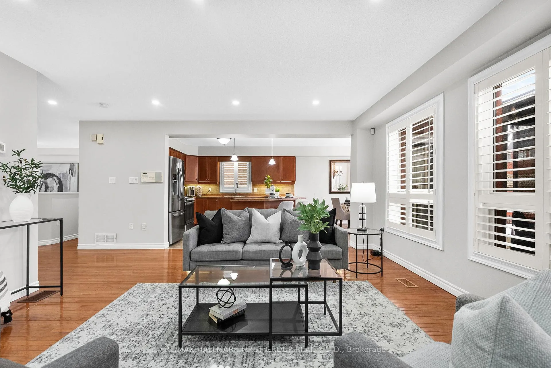Photo 6 of 574 Clearsky Avenue, Oshawa, Taunton — HOMEH