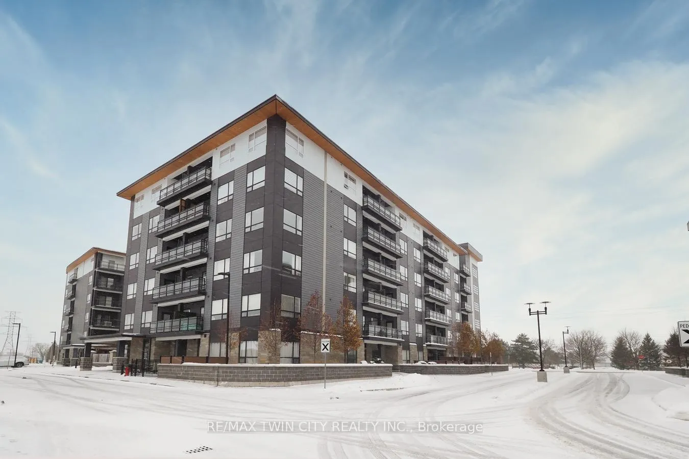 Photo 2 of Unit 415, 247 Northfield Drive E, Waterloo — HOMEH