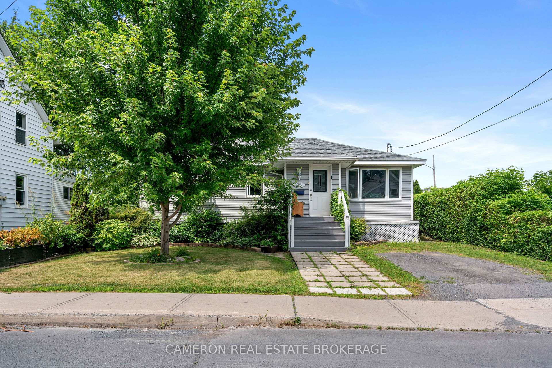Photo 2 of 25 Sixth Street W, Cornwall — HOMEH