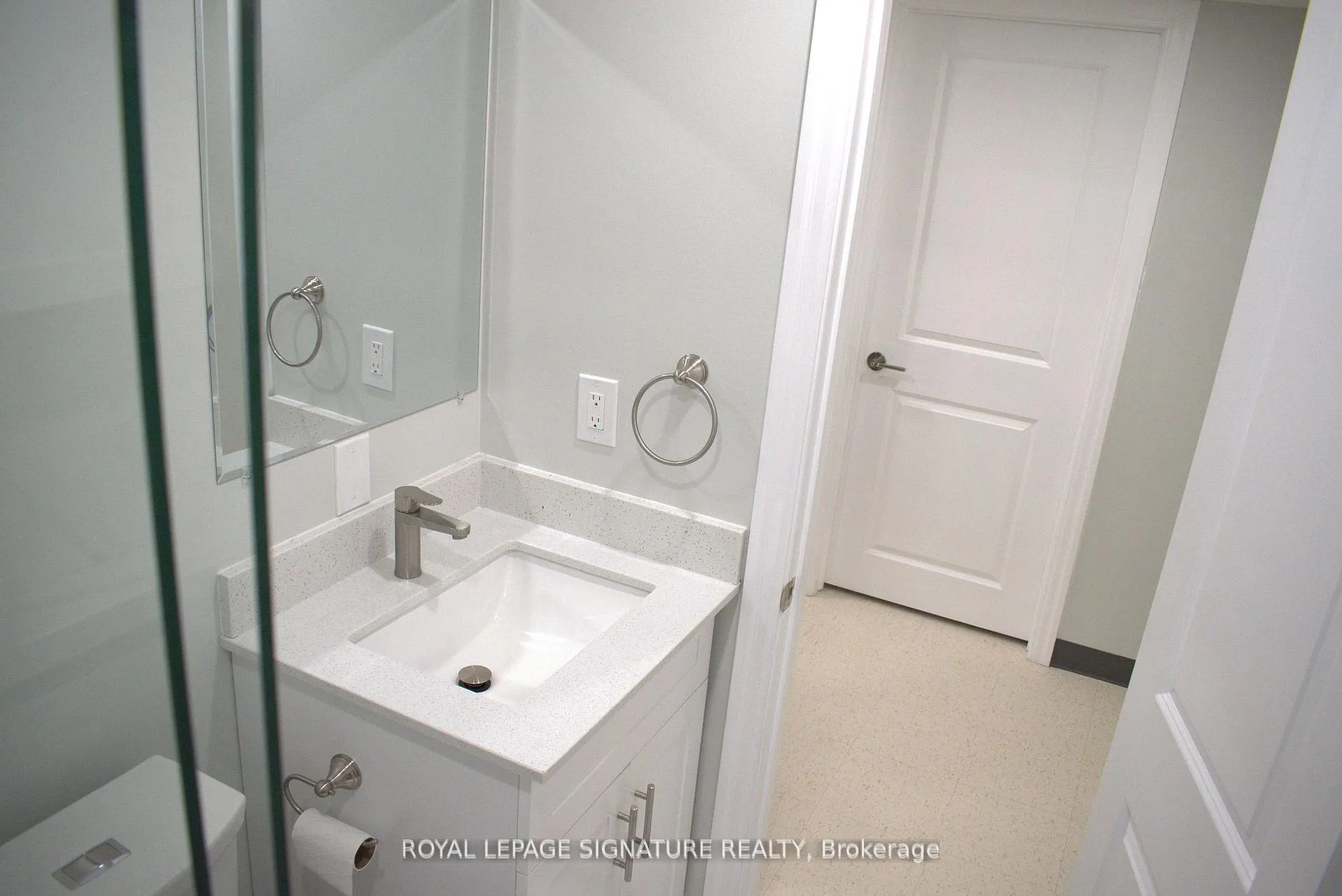 Photo 3 of Unit Bsmt, 709 Upper Paradise Road, Hamilton, Gilkson — HOMEH
