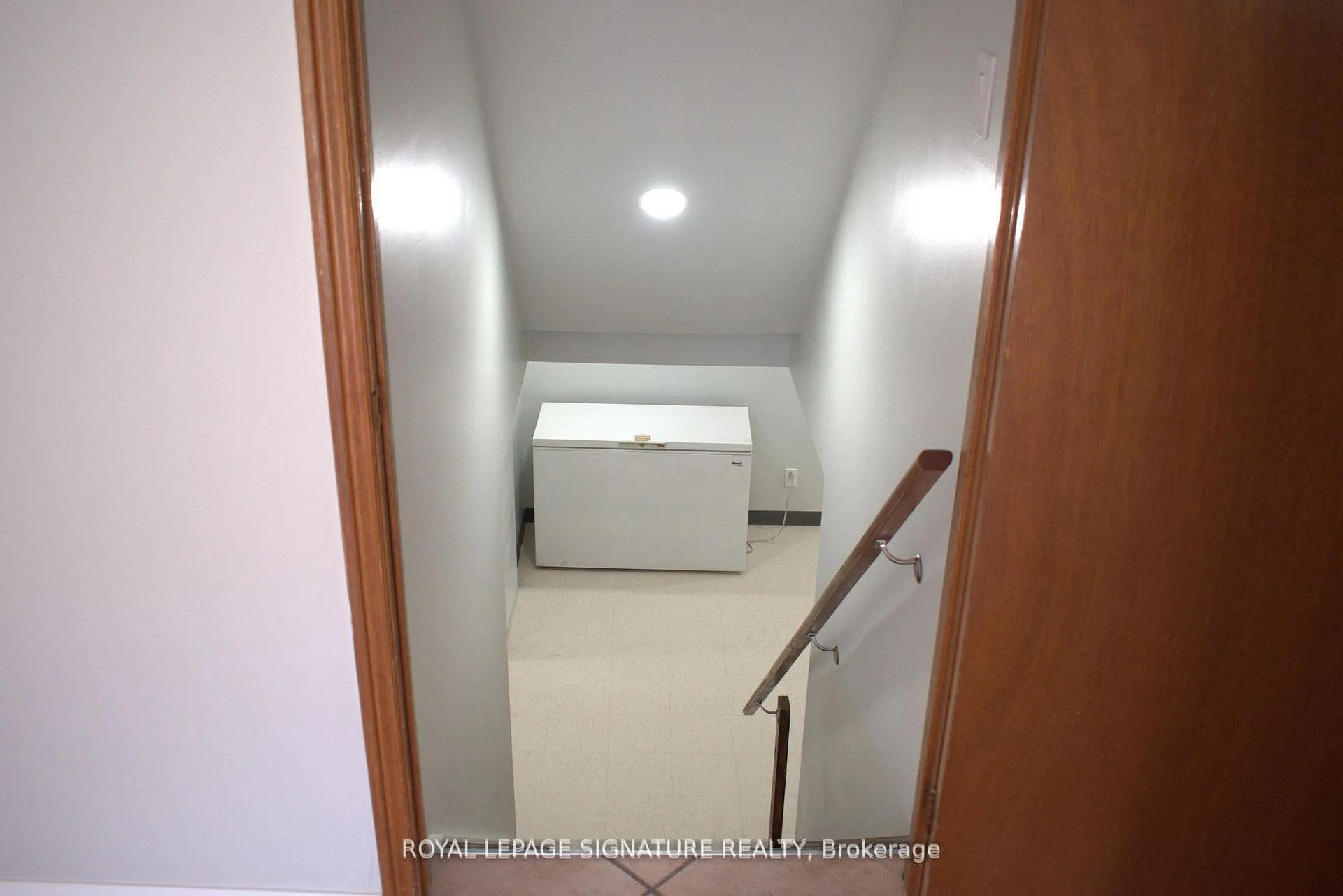 Photo 7 of Unit Bsmt, 709 Upper Paradise Road, Hamilton, Gilkson — HOMEH
