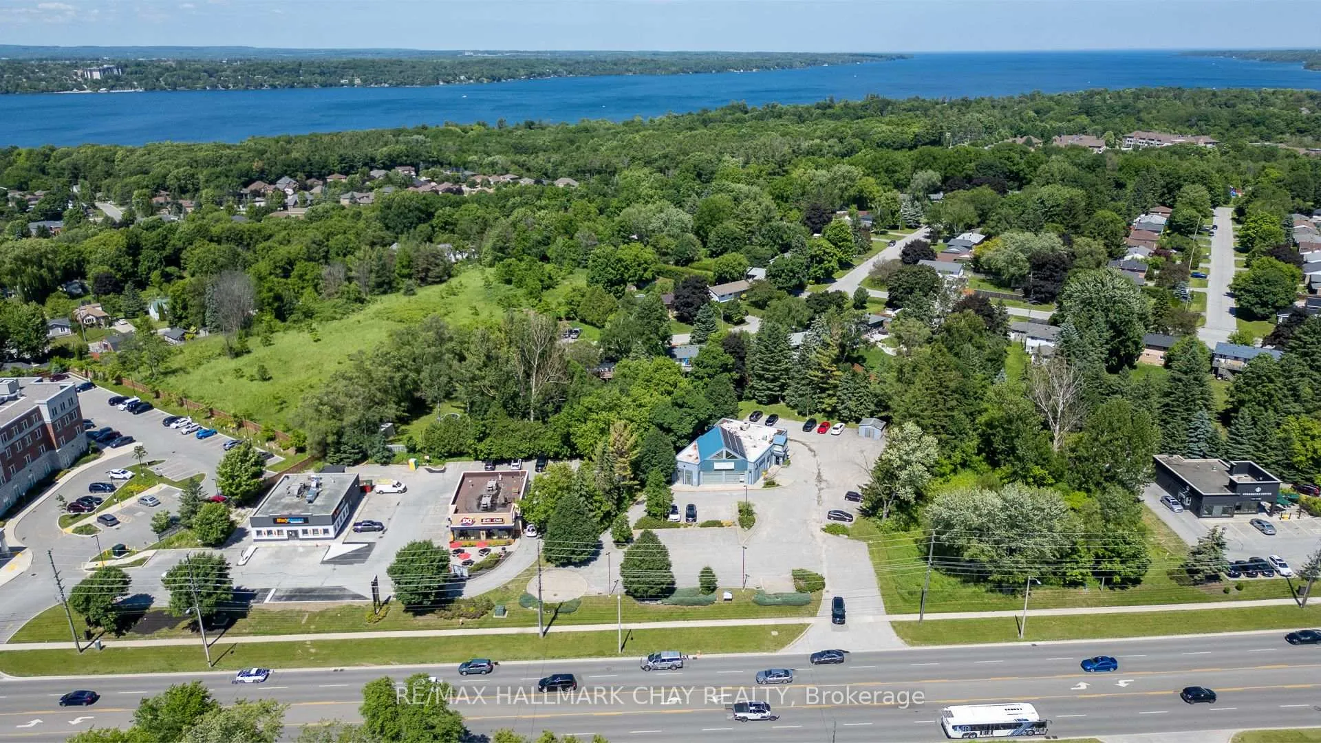 Photo 4 of 374 Yonge Street, Barrie, Painswick North — HOMEH