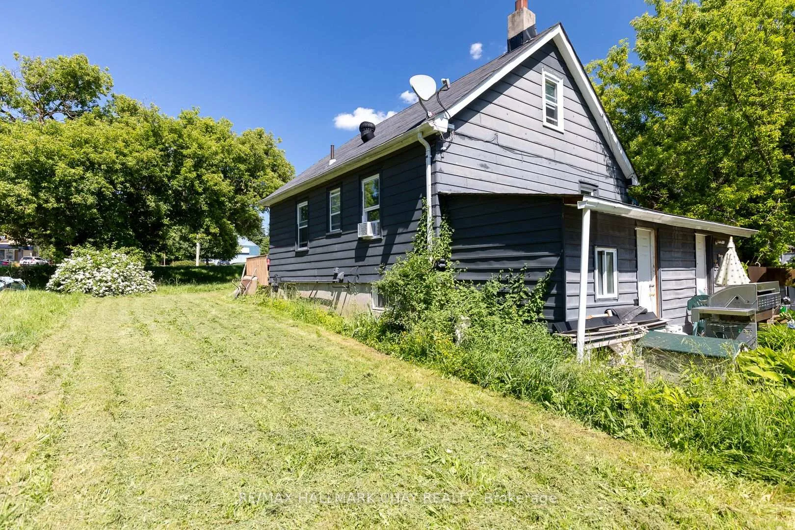 Photo 11 of 374 Yonge Street, Barrie, Painswick North — HOMEH