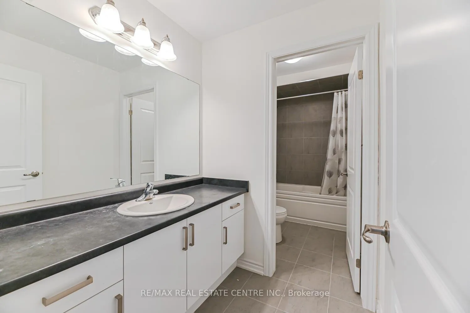 Photo 41 of 8 Stokes Road, Brant, Paris — HOMEH