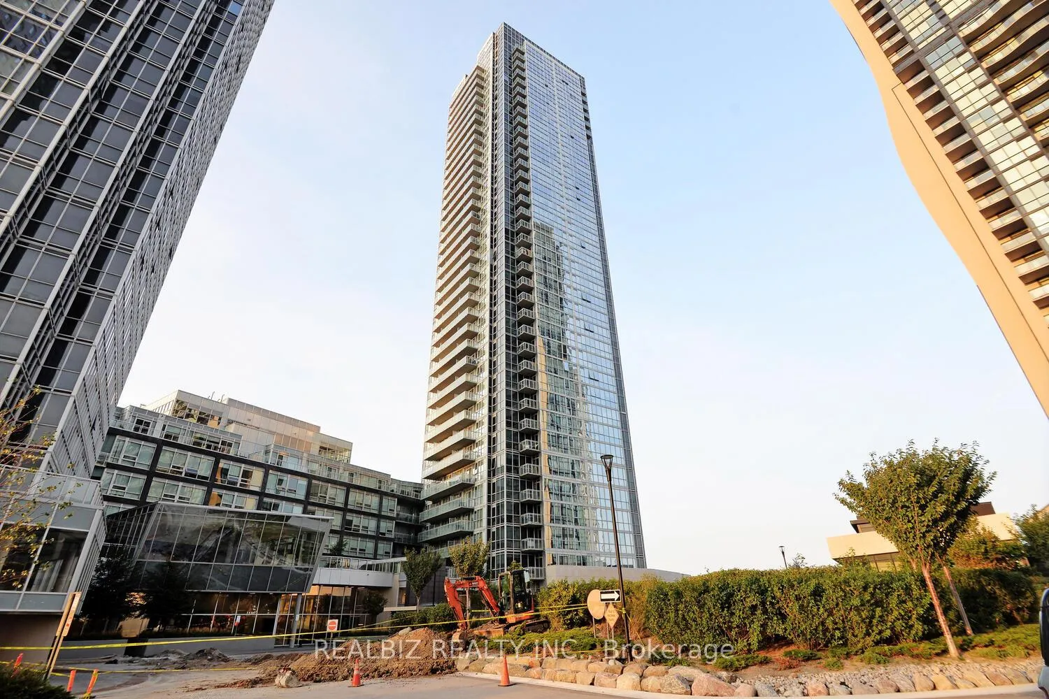 Front of Unit 1605, 2908 Highway 7 Road