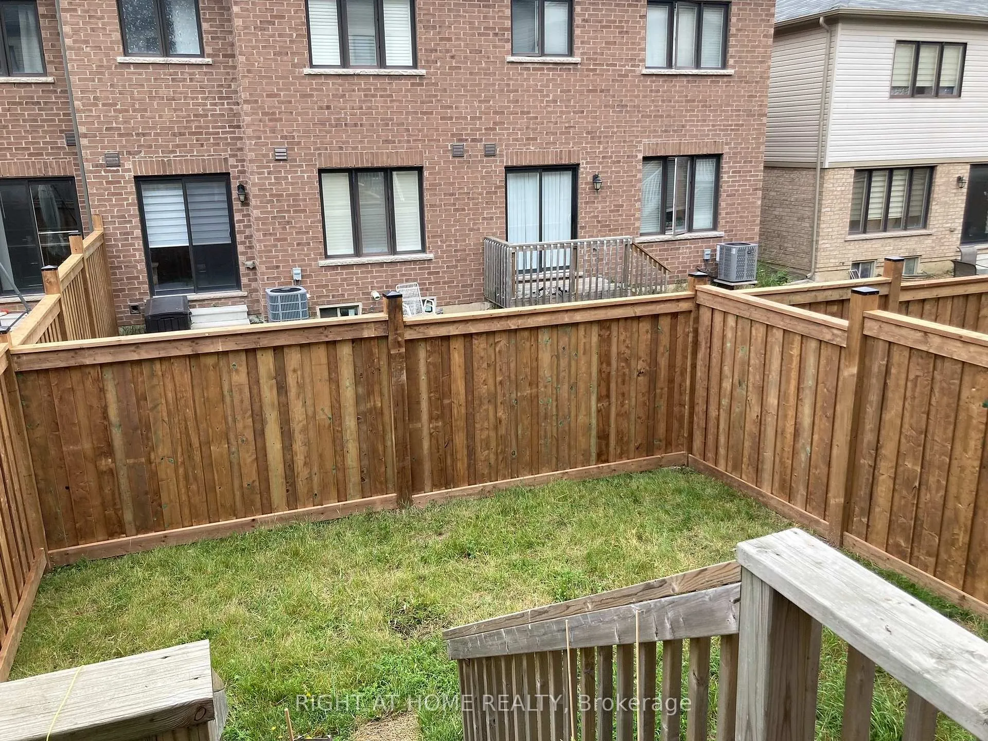 Photo 1 of 10 Bradshaw Drive, Hamilton, Stoney Creek Mountain — HOMEH