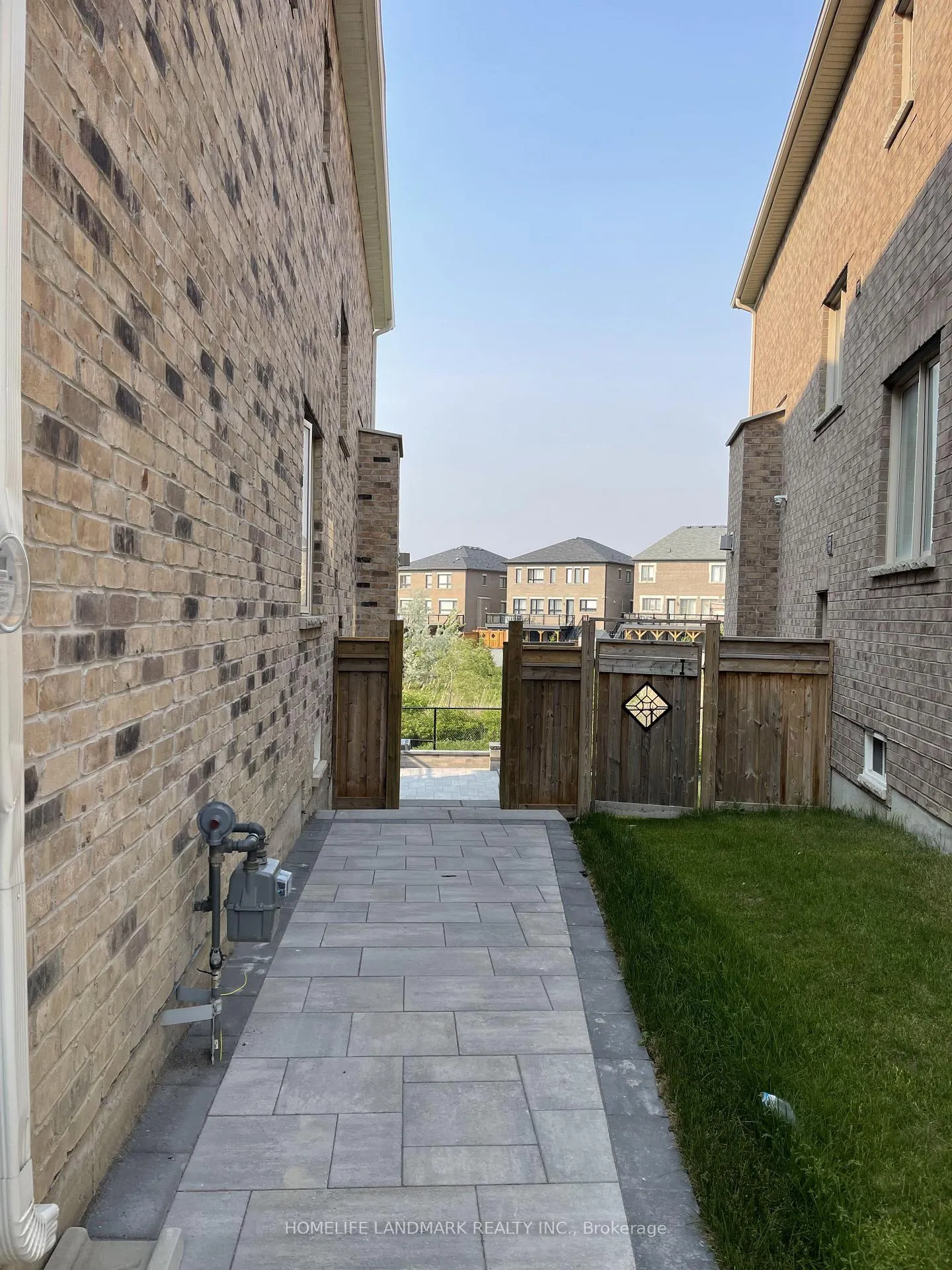 Photo 2 of 212 Scrivener Drive, Aurora, Rural Aurora — HOMEH