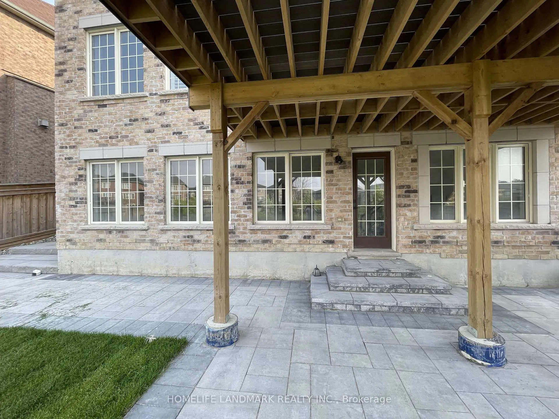 Photo 3 of 212 Scrivener Drive, Aurora, Rural Aurora — HOMEH