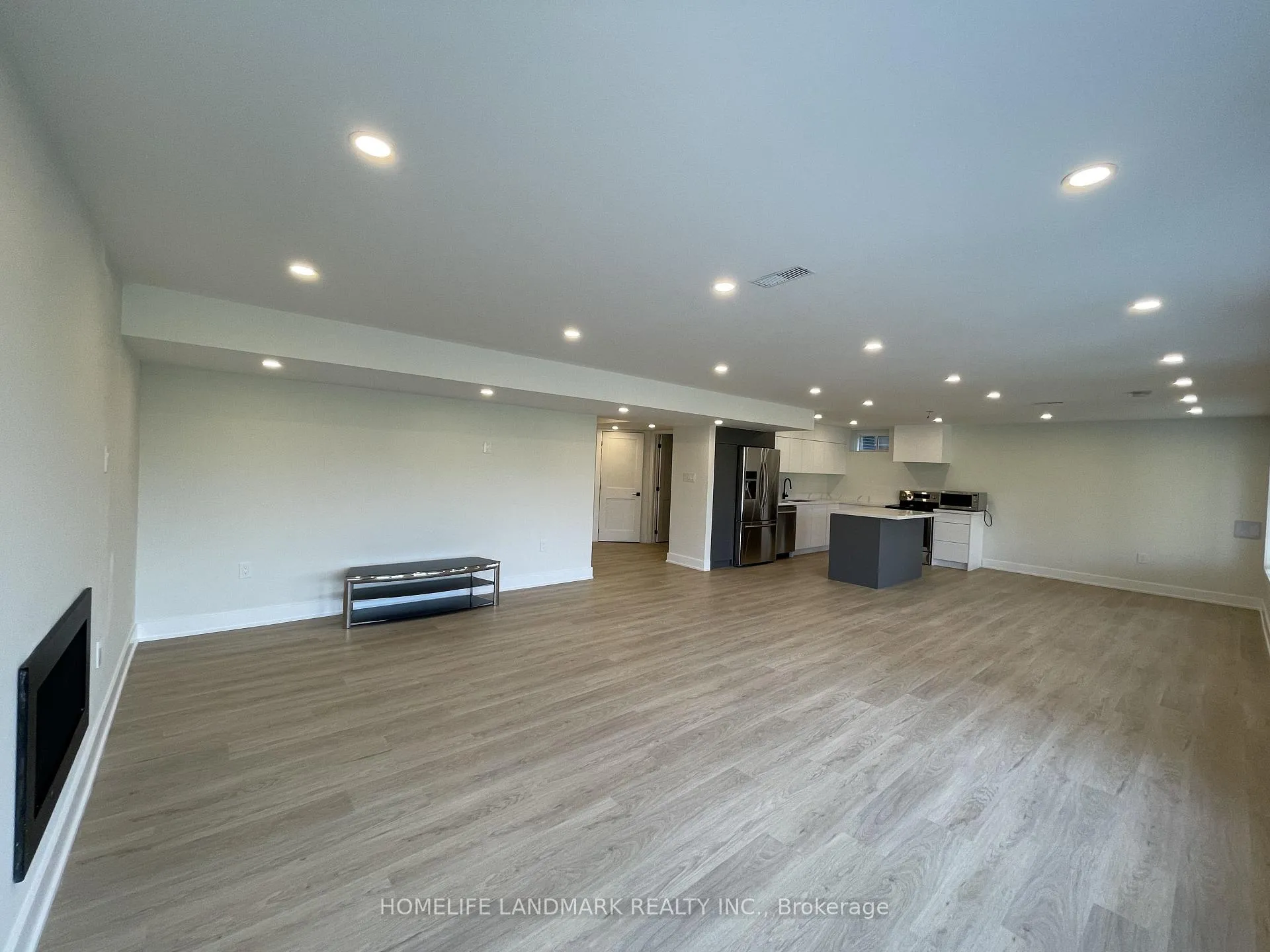 Photo 4 of 212 Scrivener Drive, Aurora, Rural Aurora — HOMEH