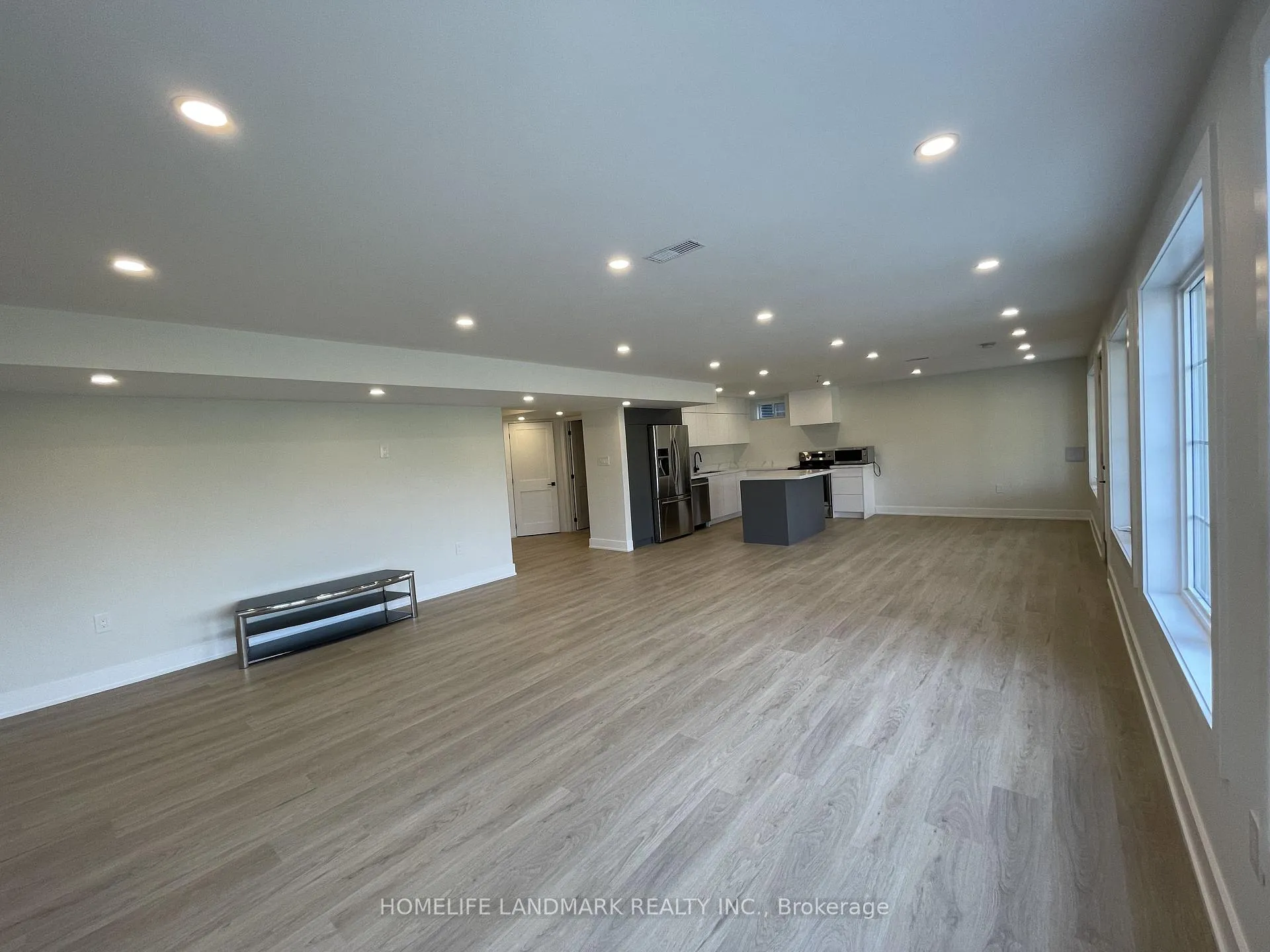 Photo 5 of 212 Scrivener Drive, Aurora, Rural Aurora — HOMEH