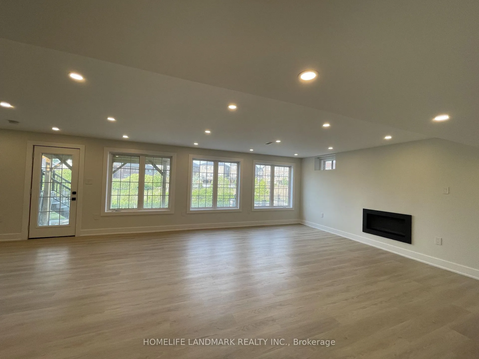 Photo 7 of 212 Scrivener Drive, Aurora, Rural Aurora — HOMEH