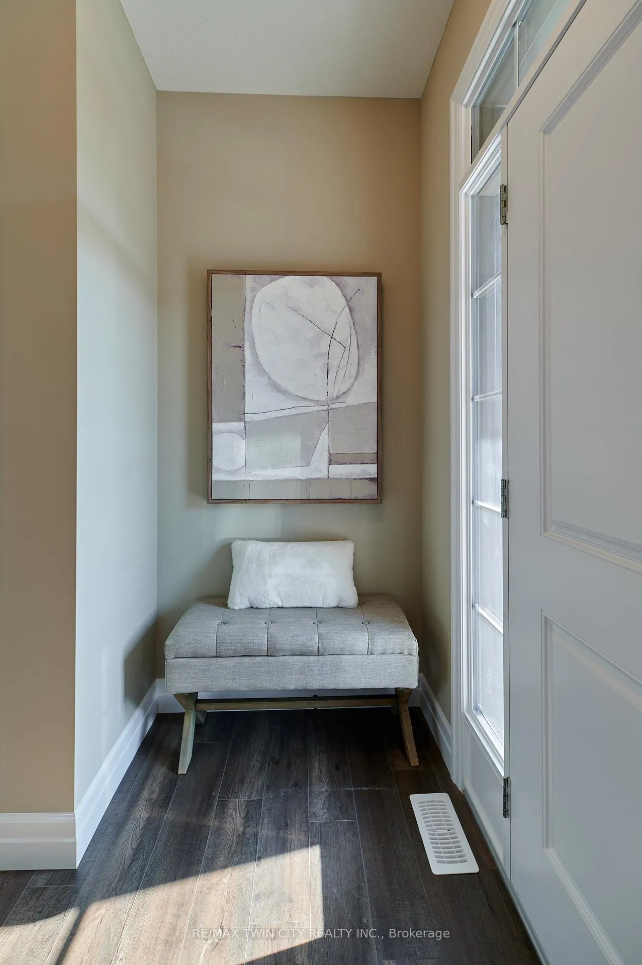 Photo 5 of 364 Chokecherry Crescent, Waterloo — HOMEH