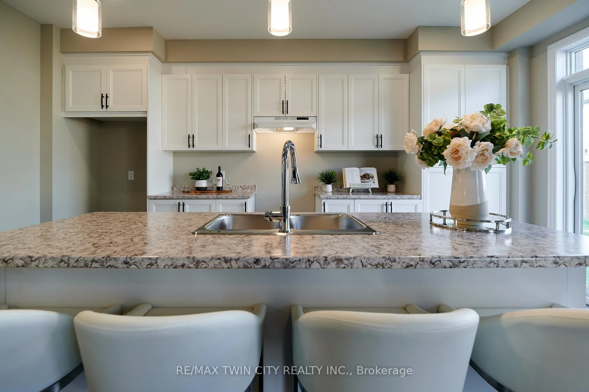 Photo 18 of 364 Chokecherry Crescent, Waterloo — HOMEH