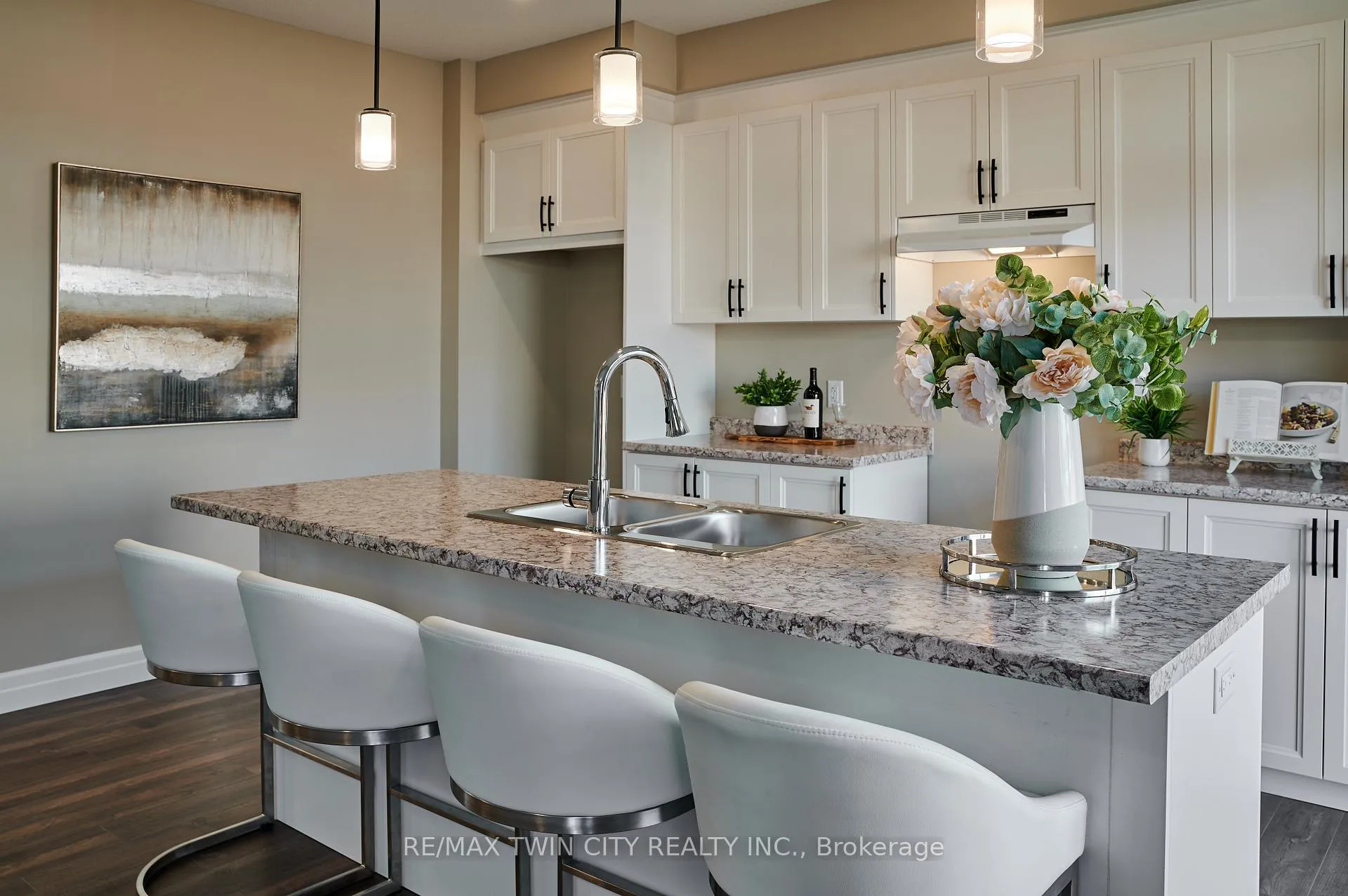 Photo 24 of 364 Chokecherry Crescent, Waterloo — HOMEH