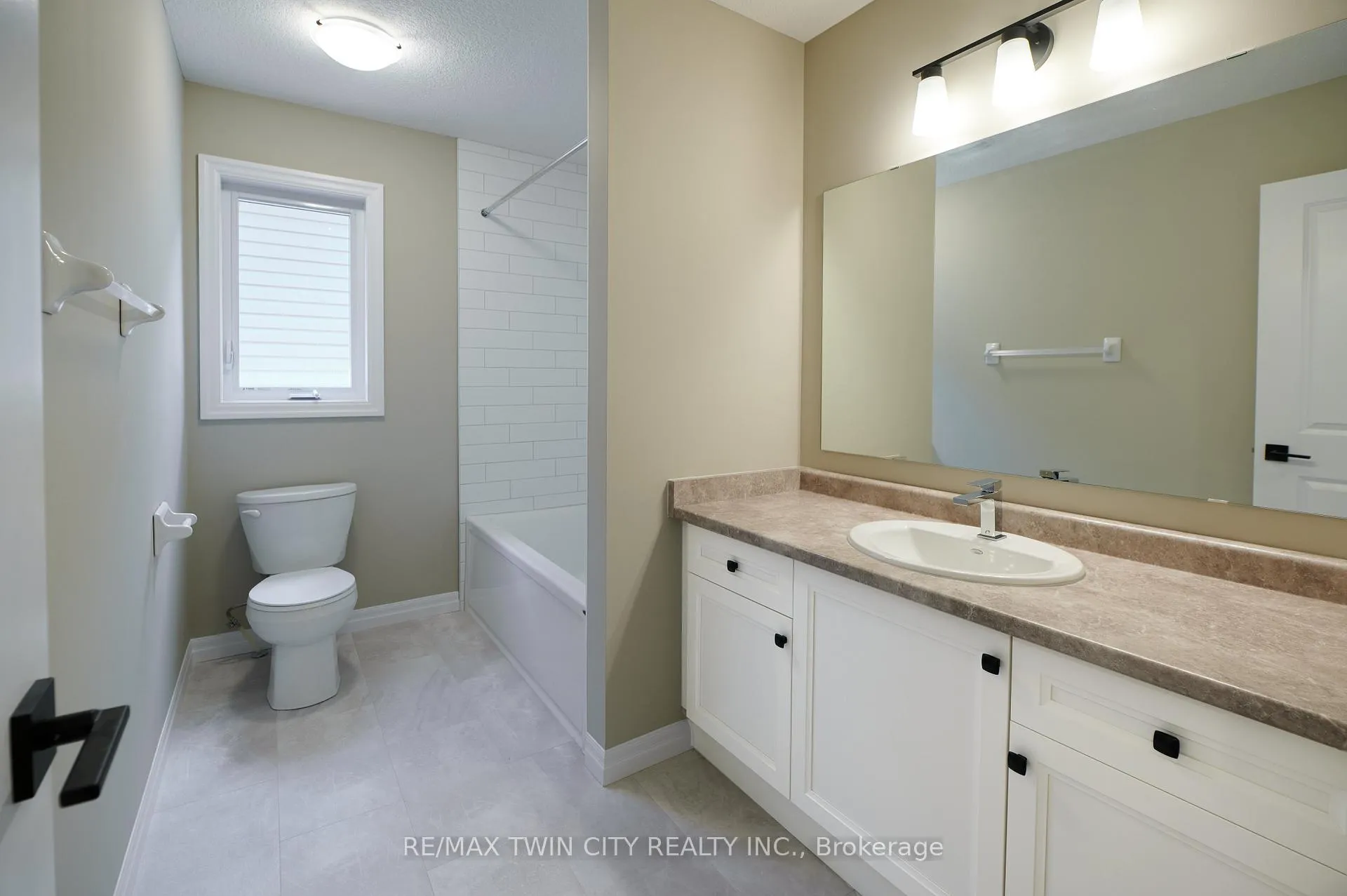 Photo 26 of 364 Chokecherry Crescent, Waterloo — HOMEH