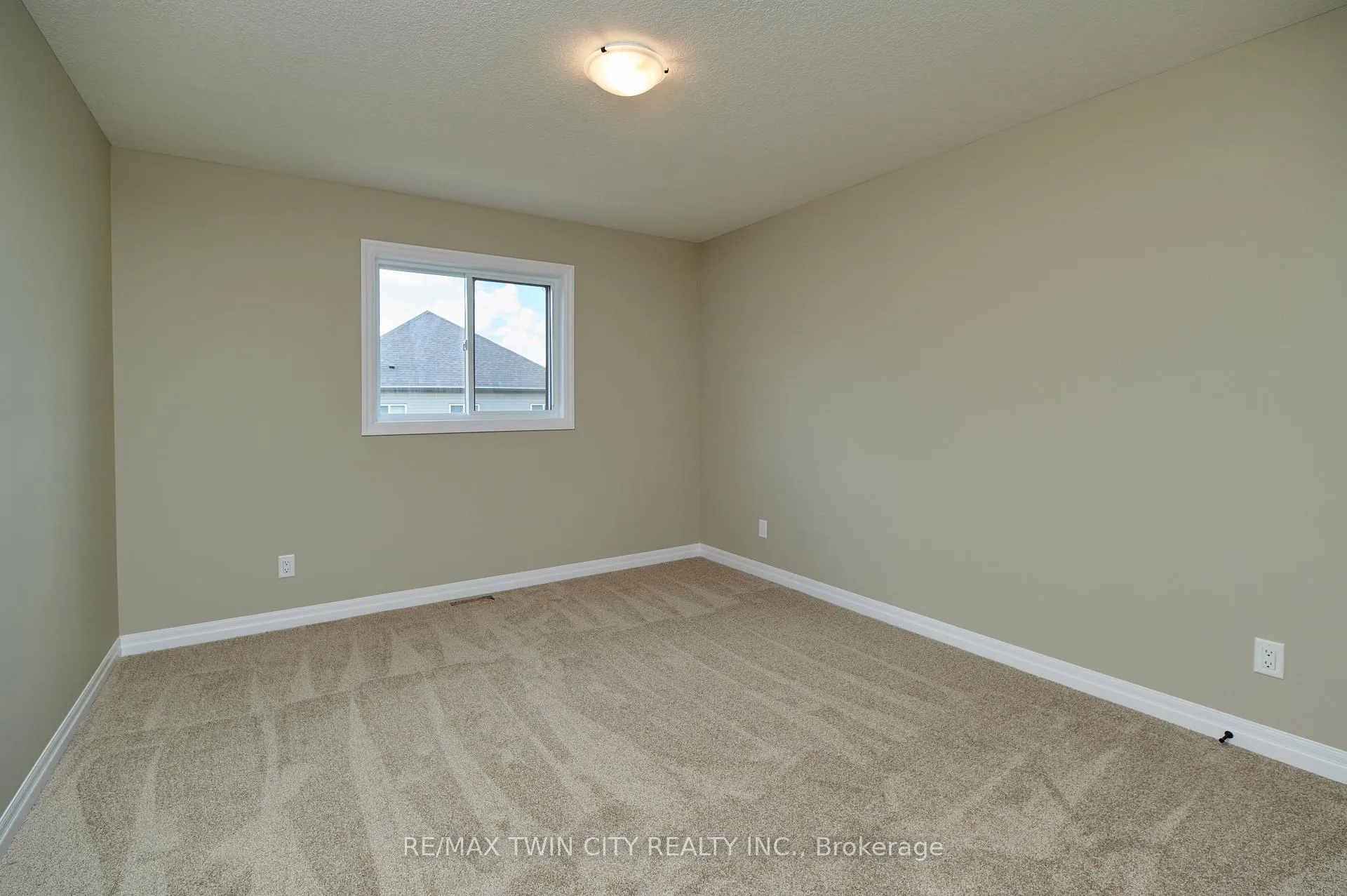 Photo 29 of 364 Chokecherry Crescent, Waterloo — HOMEH