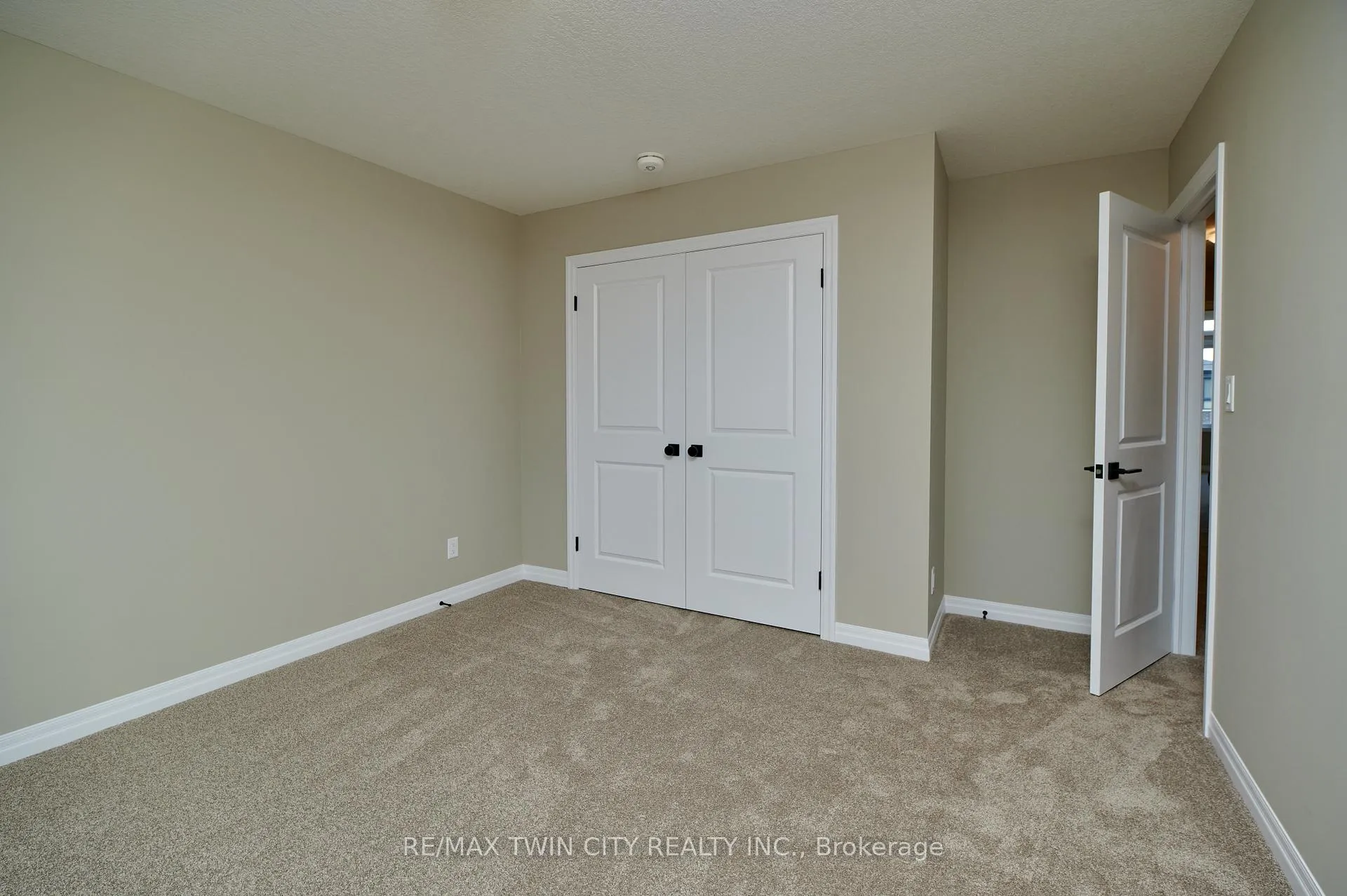 Photo 30 of 364 Chokecherry Crescent, Waterloo — HOMEH