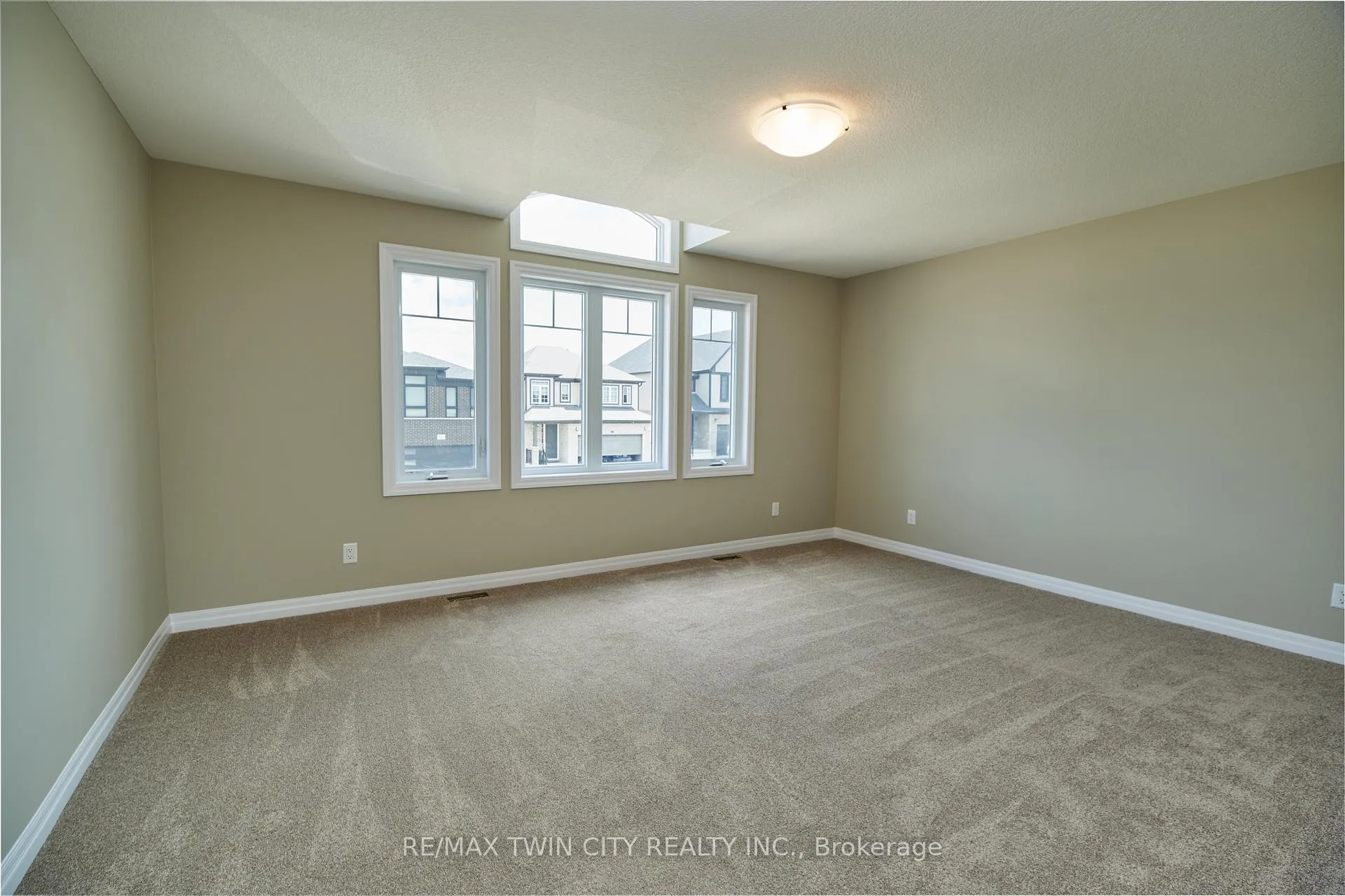 Photo 32 of 364 Chokecherry Crescent, Waterloo — HOMEH