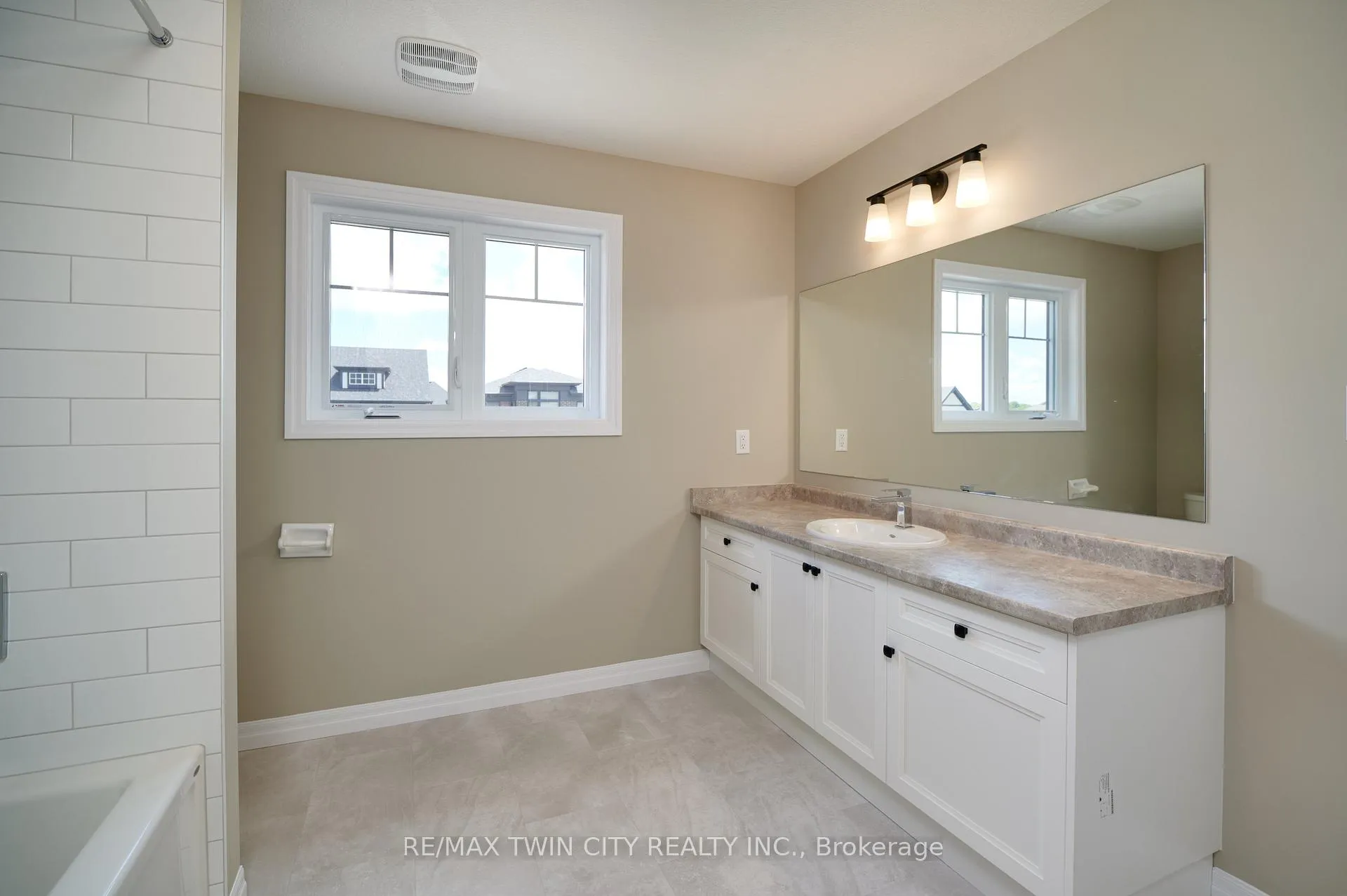 Photo 36 of 364 Chokecherry Crescent, Waterloo — HOMEH