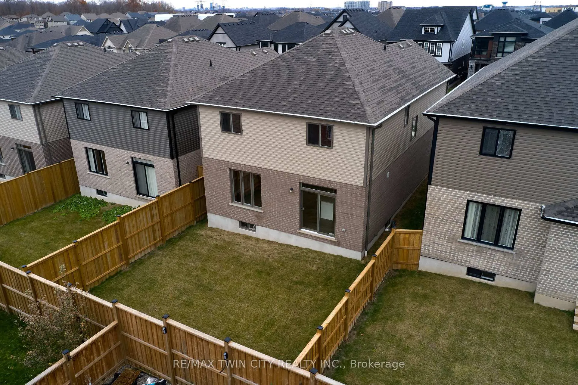 Photo 37 of 364 Chokecherry Crescent, Waterloo — HOMEH