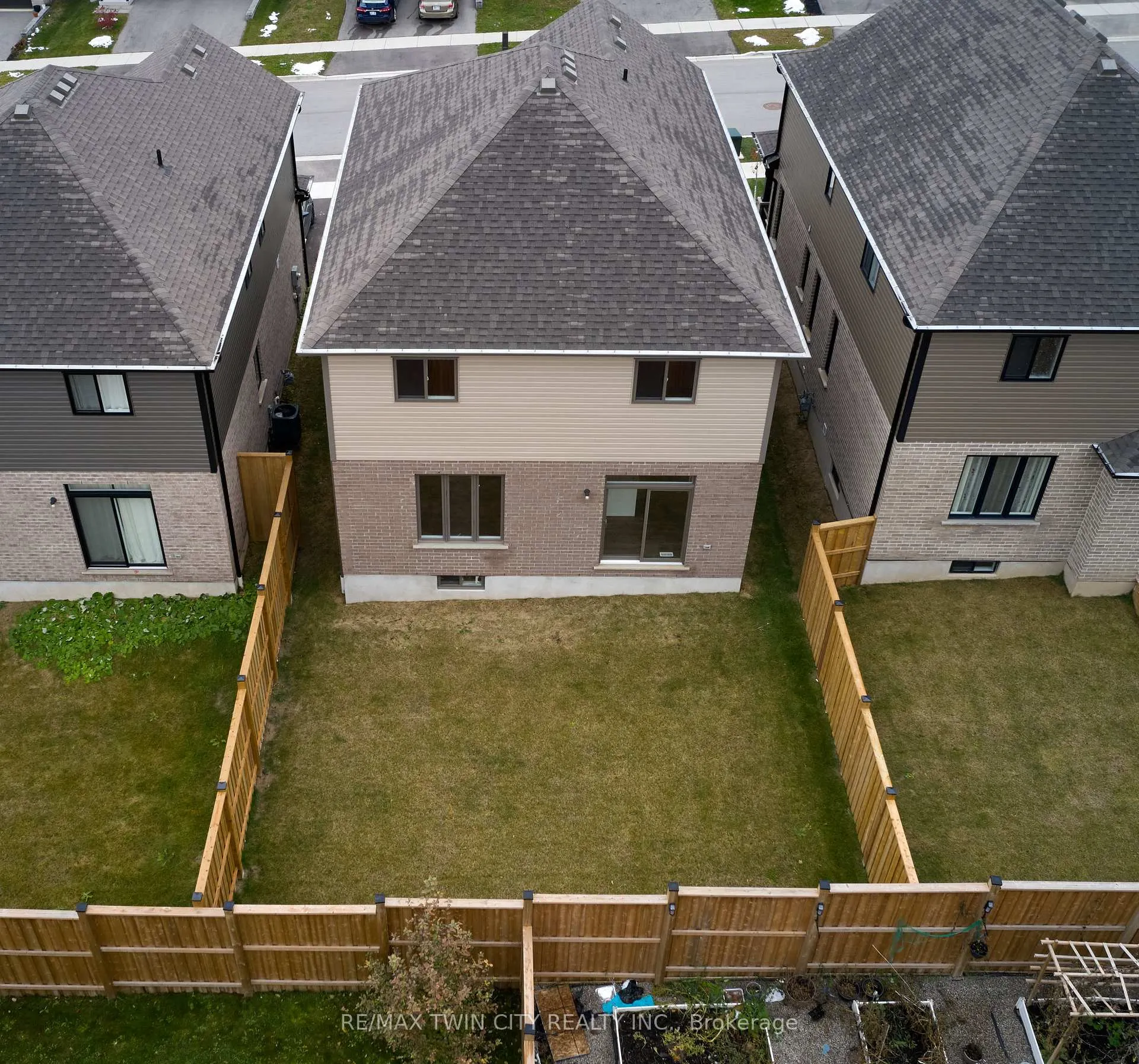 Photo 38 of 364 Chokecherry Crescent, Waterloo — HOMEH