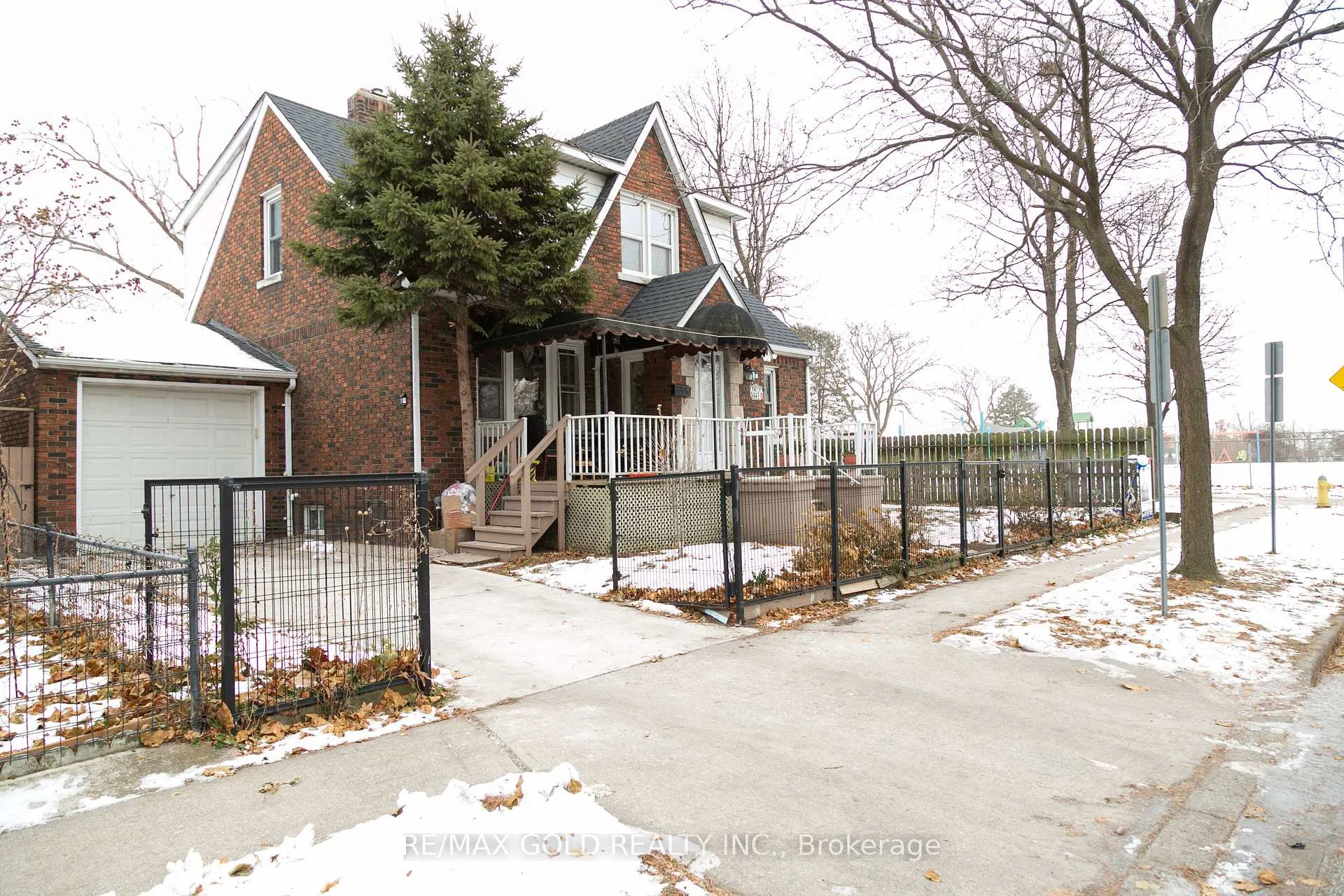 Front of 1236 Hickory Road