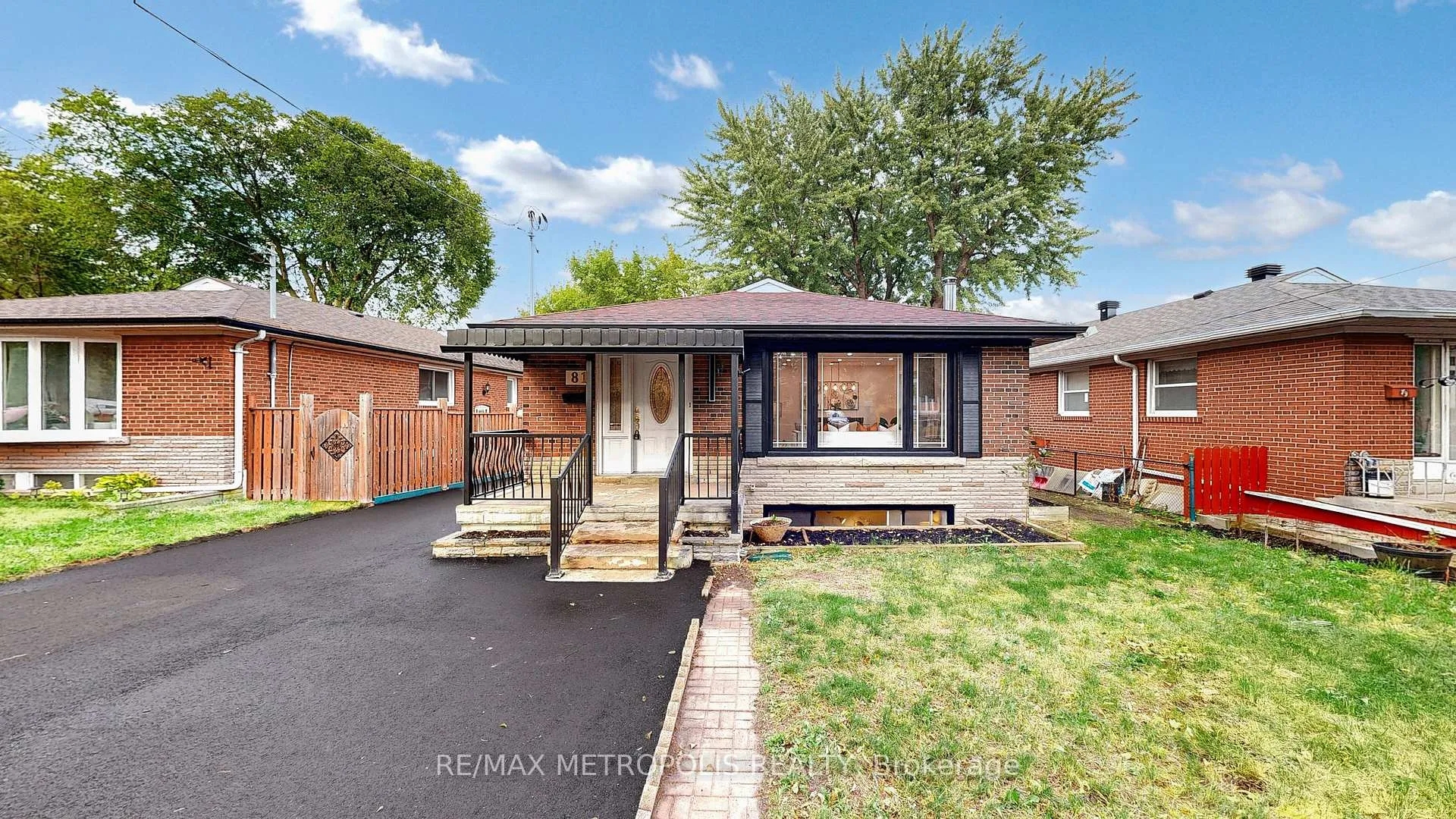 Photo 2 of 81 Sedgemount Drive, Scarborough, Woburn — HOMEH