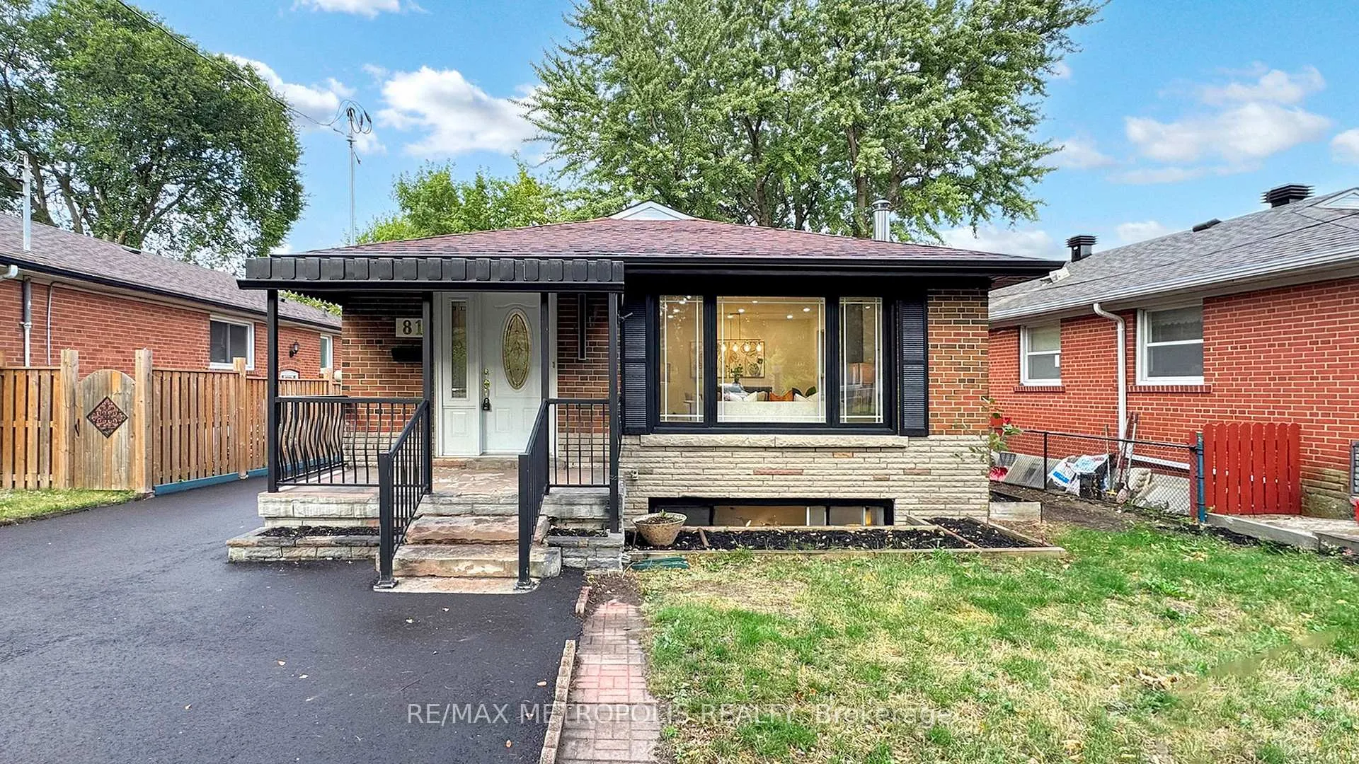 Photo 4 of 81 Sedgemount Drive, Scarborough, Woburn — HOMEH