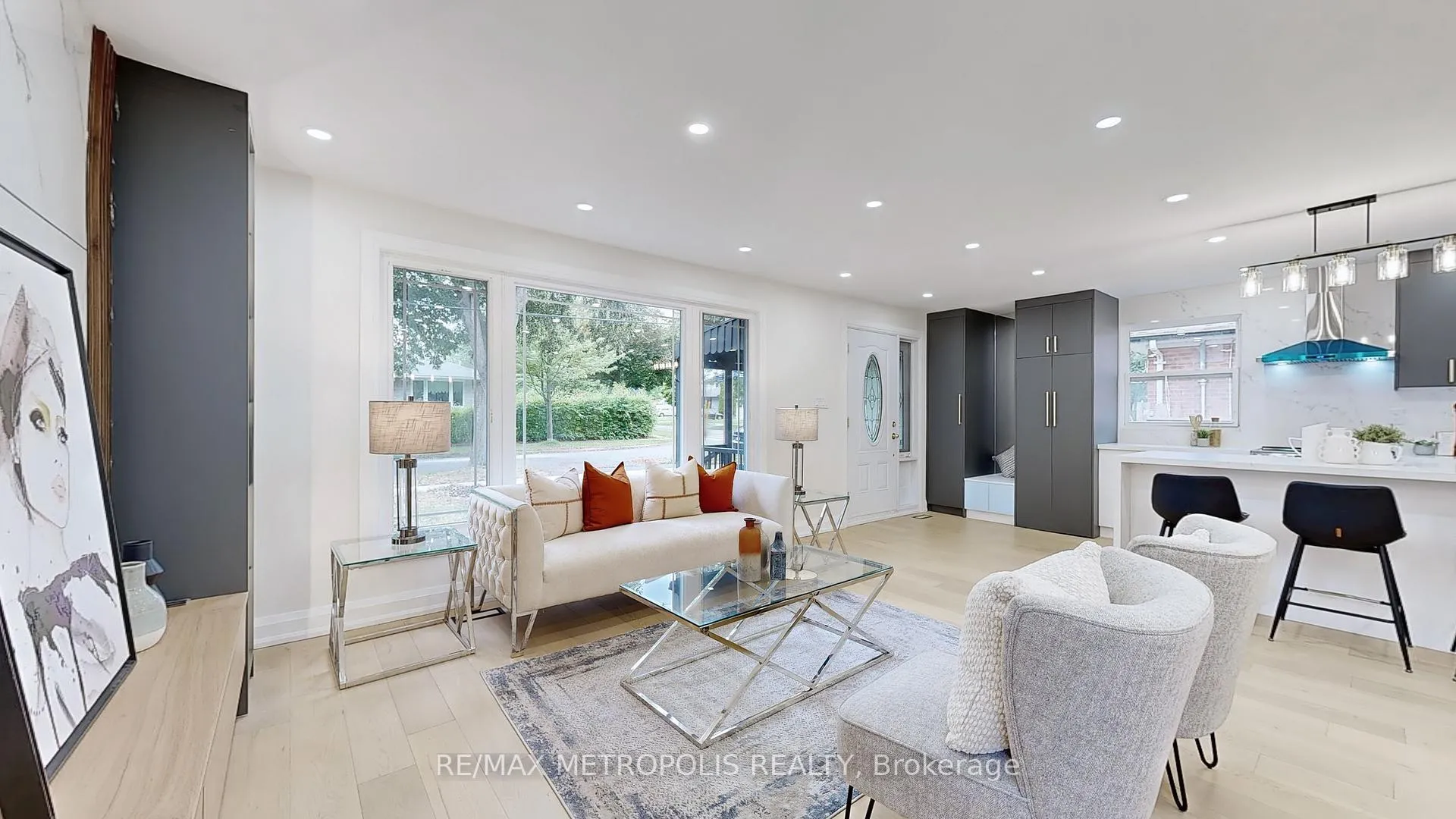 Photo 5 of 81 Sedgemount Drive, Scarborough, Woburn — HOMEH