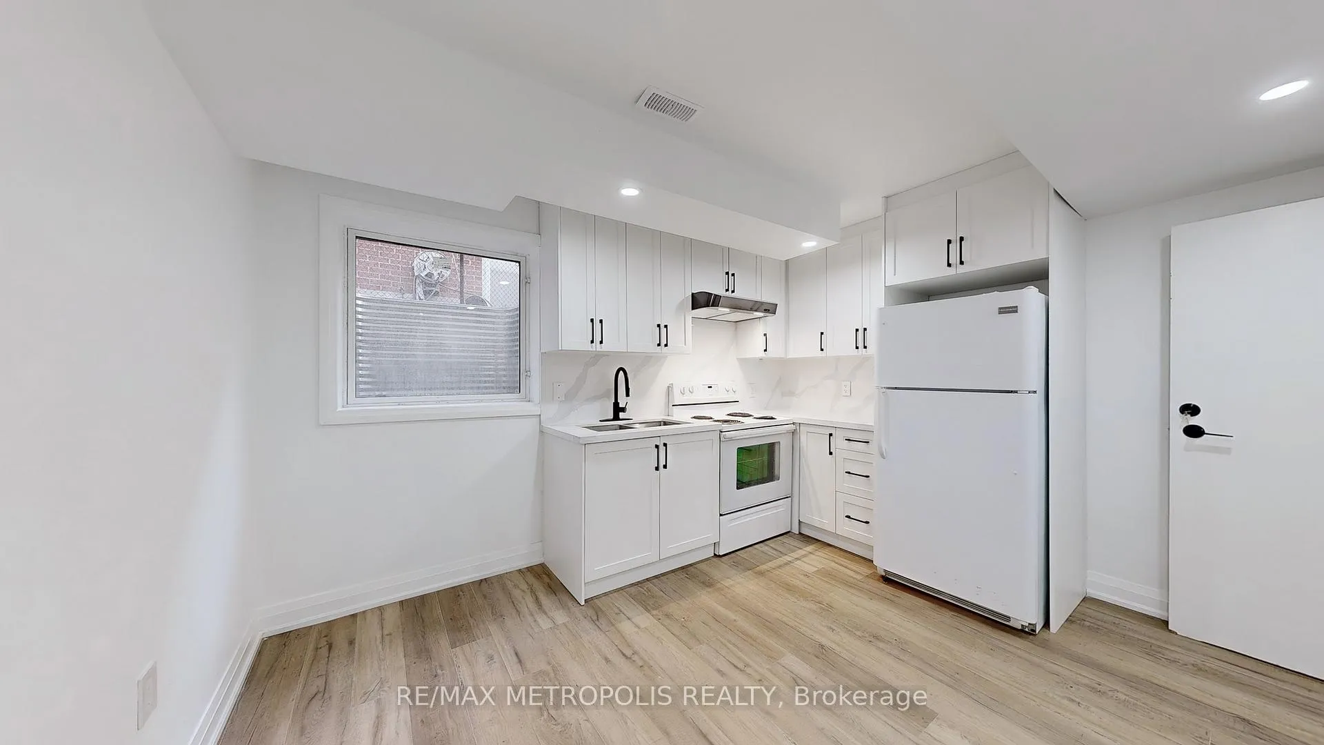 Photo 30 of 81 Sedgemount Drive, Scarborough, Woburn — HOMEH