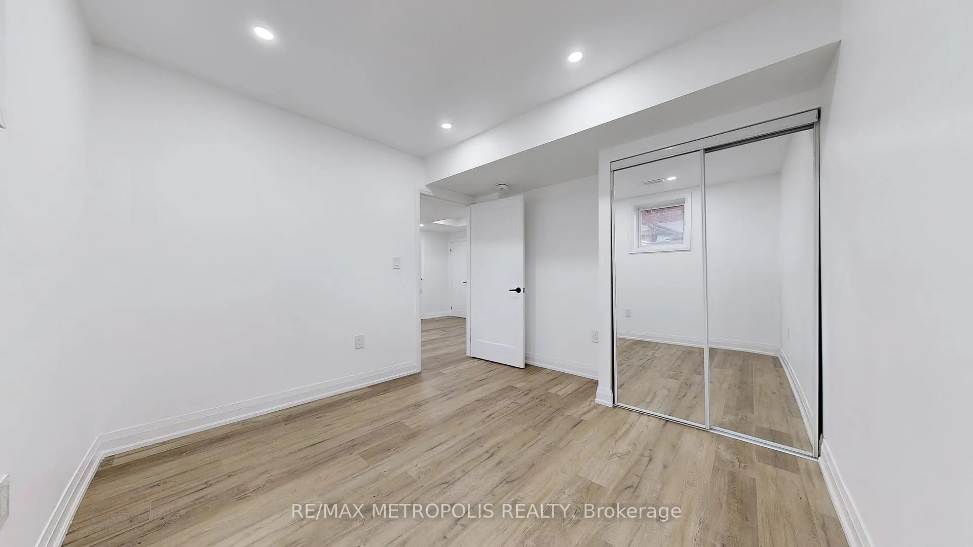 Photo 40 of 81 Sedgemount Drive, Scarborough, Woburn — HOMEH