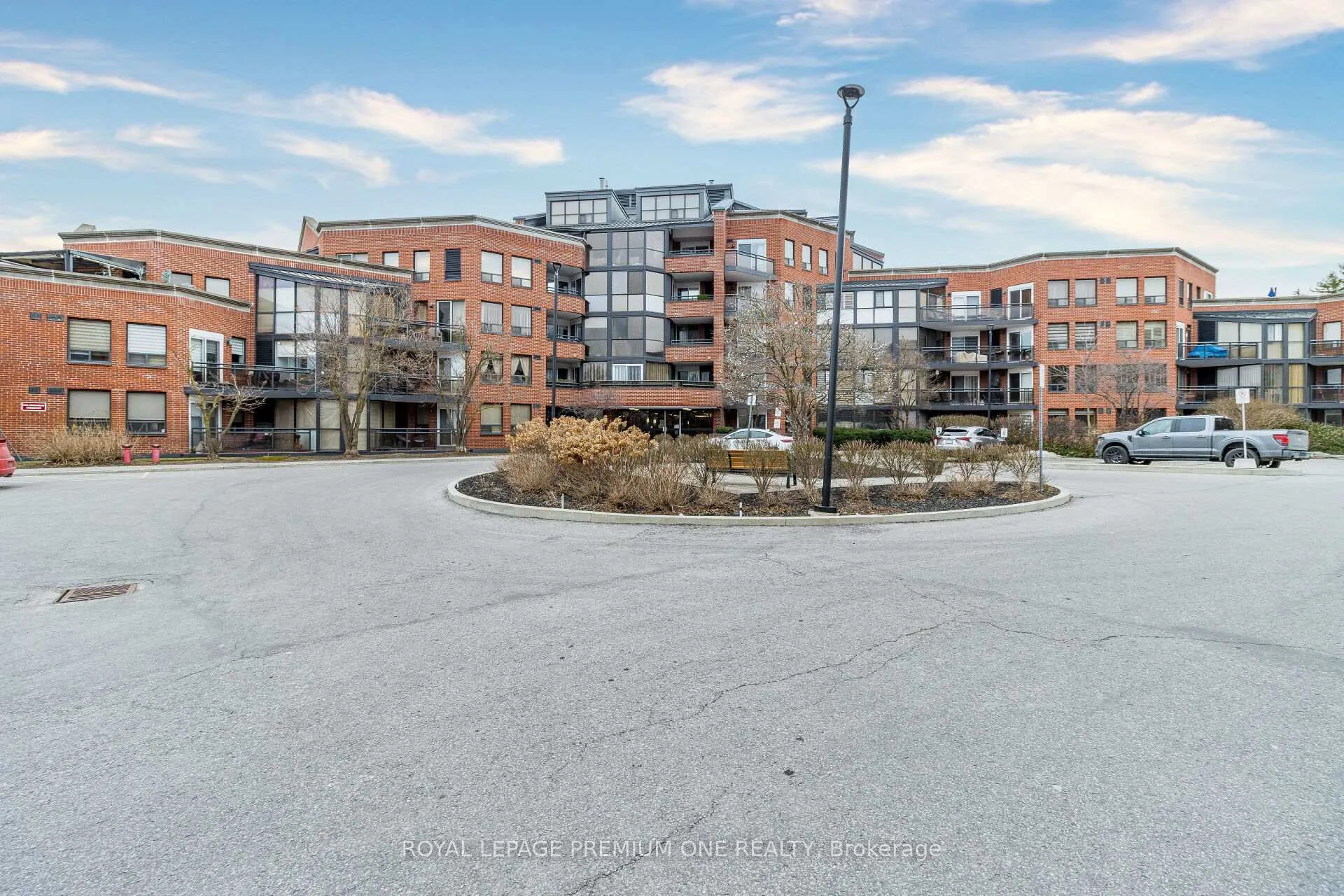 Photo 2 of Unit 207, 100 Arbors Lane, Vaughan, West Woodbridge — HOMEH
