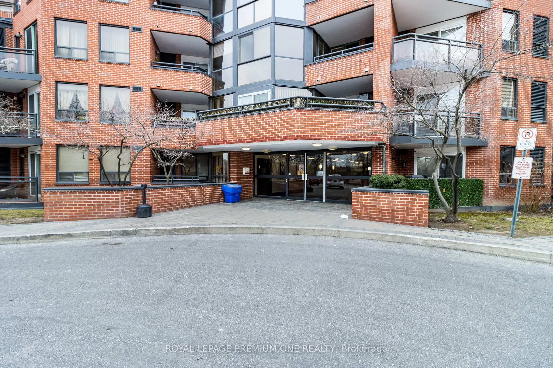 Photo 3 of Unit 207, 100 Arbors Lane, Vaughan, West Woodbridge — HOMEH