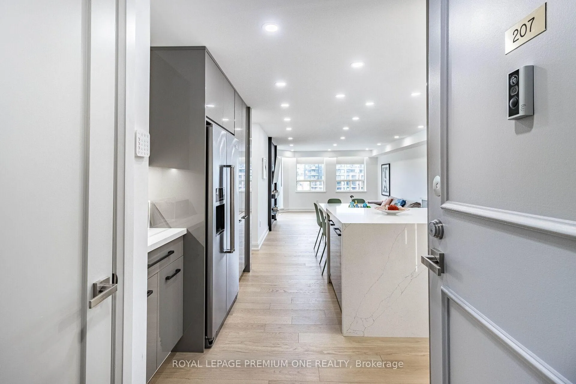 Photo 8 of Unit 207, 100 Arbors Lane, Vaughan, West Woodbridge — HOMEH