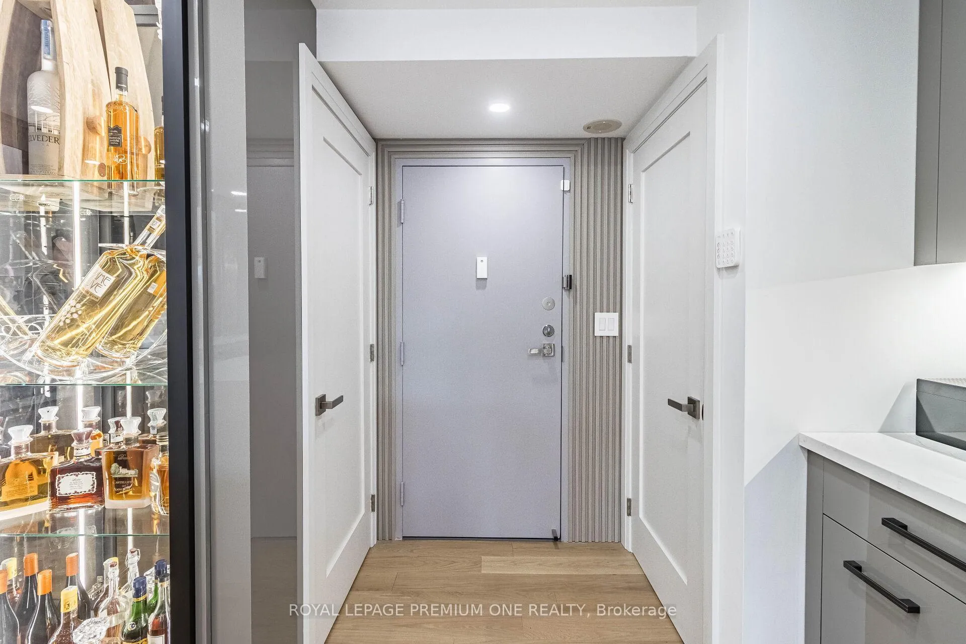 Photo 9 of Unit 207, 100 Arbors Lane, Vaughan, West Woodbridge — HOMEH