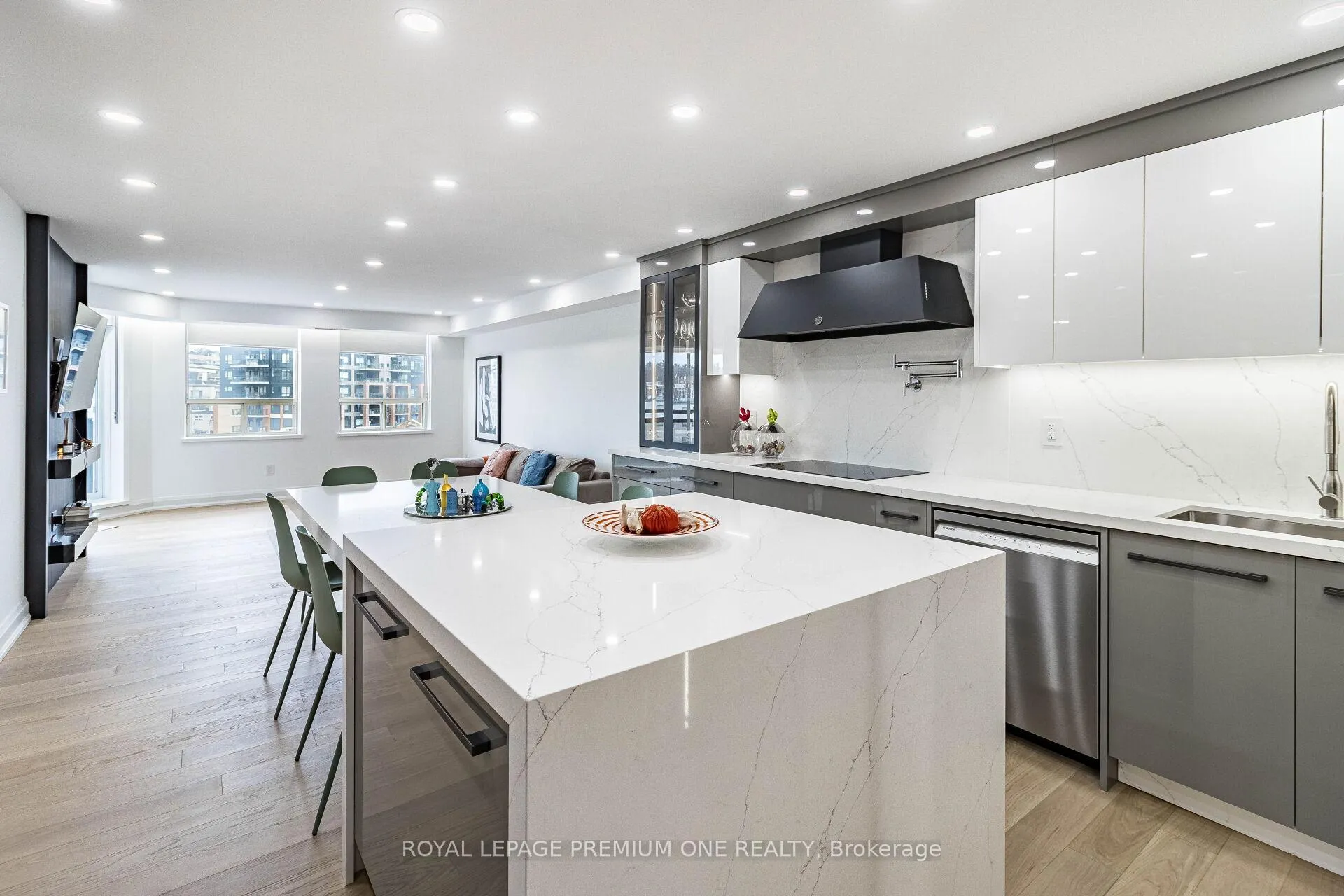 Photo 10 of Unit 207, 100 Arbors Lane, Vaughan, West Woodbridge — HOMEH